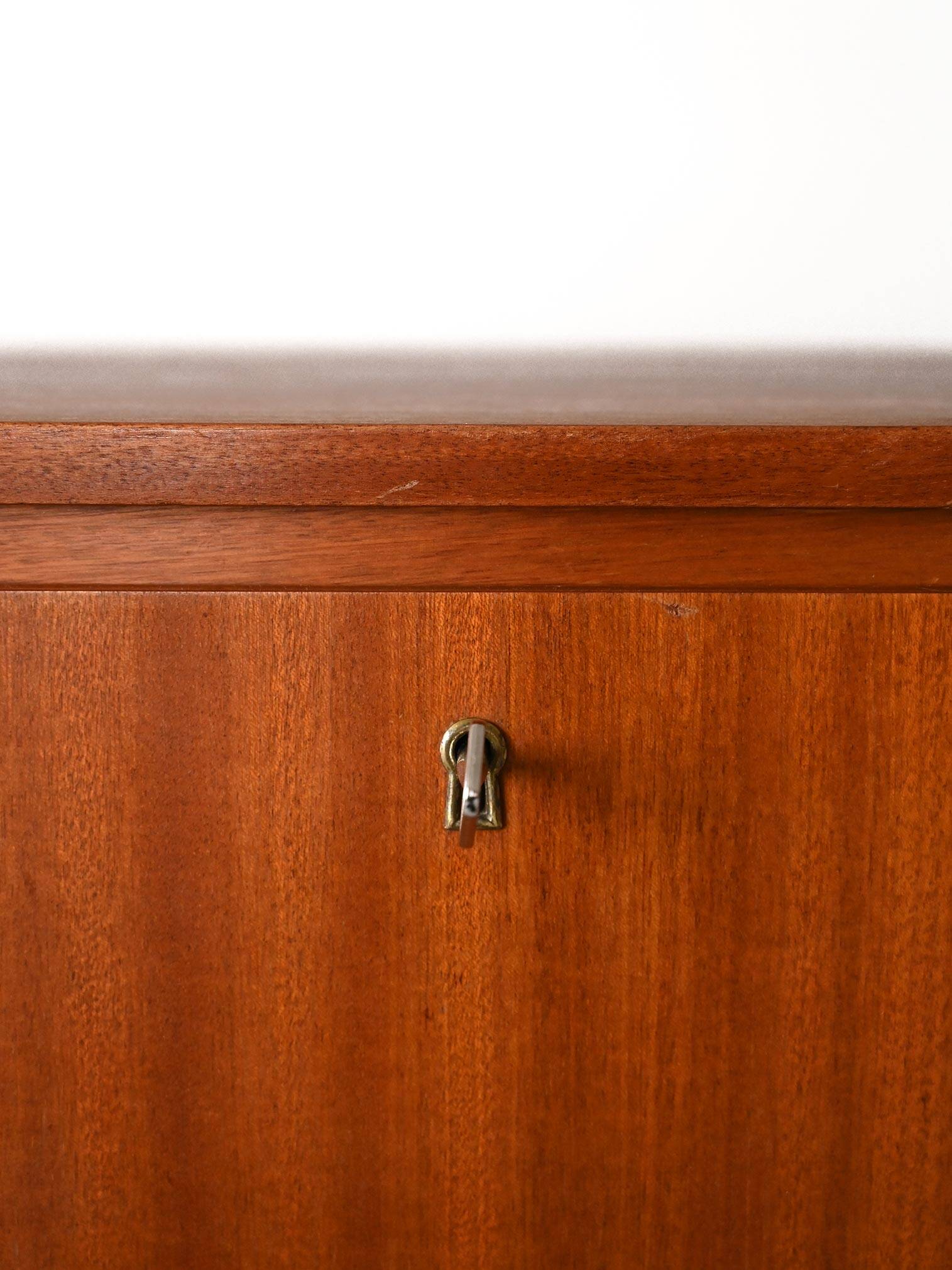 Mahogany chest of drawers with 4 drawers