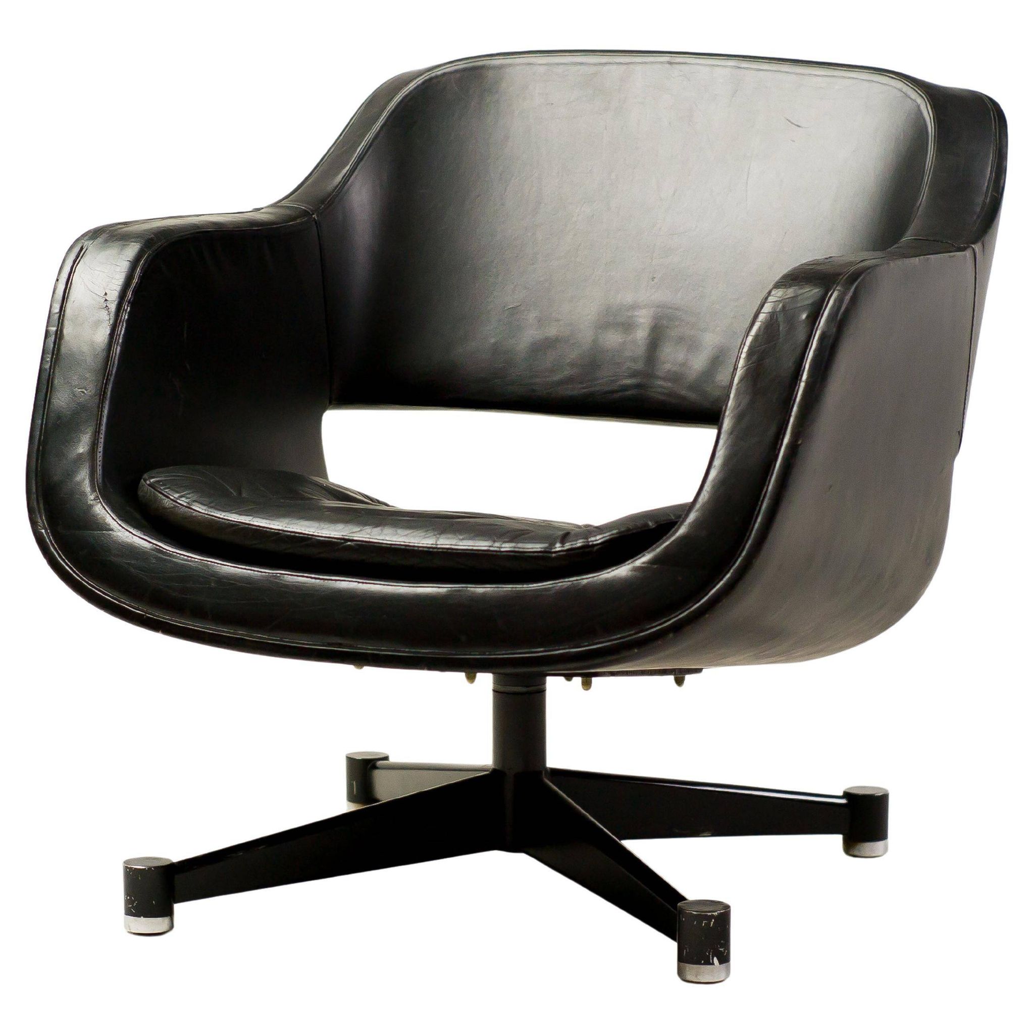 Black leather chaise longue by Olli Mannermaa for Finnart Ab, Finland, 1970