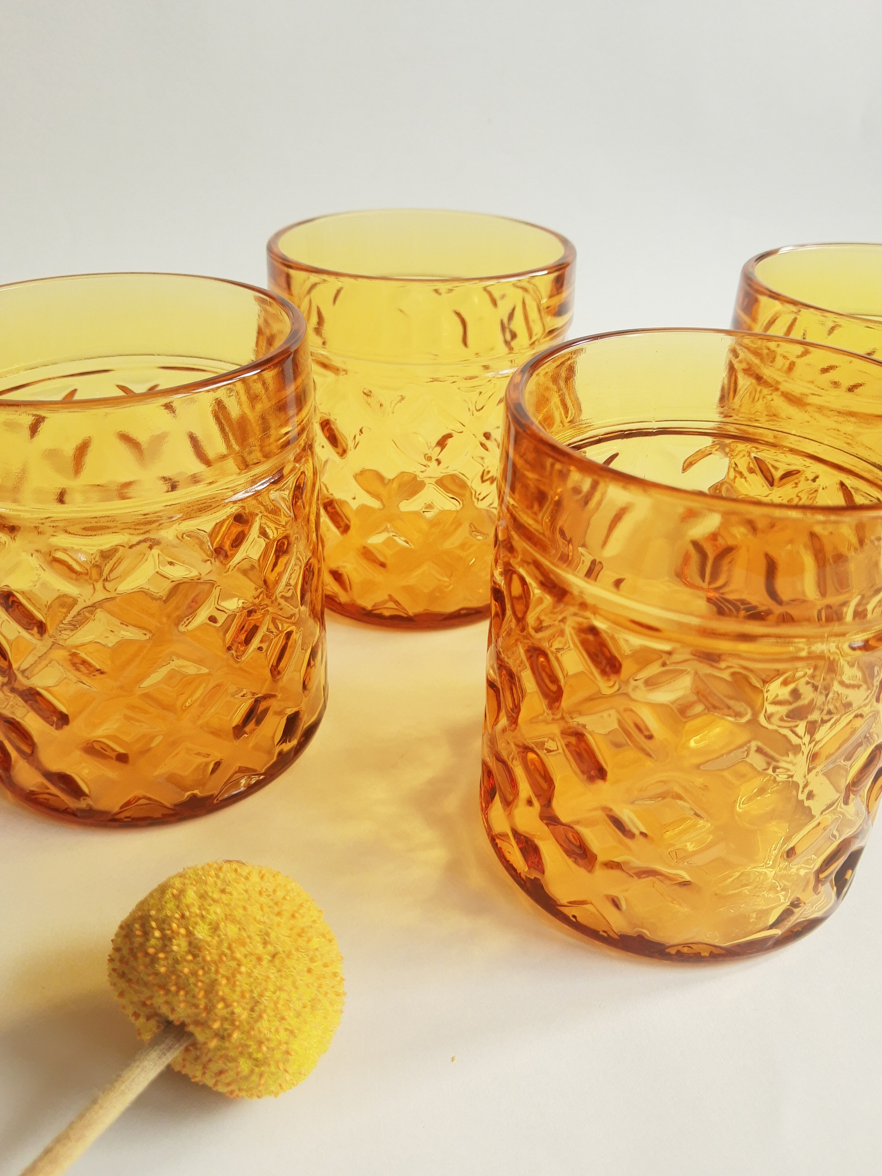 4 verres à apéritif vintage en verre ambré