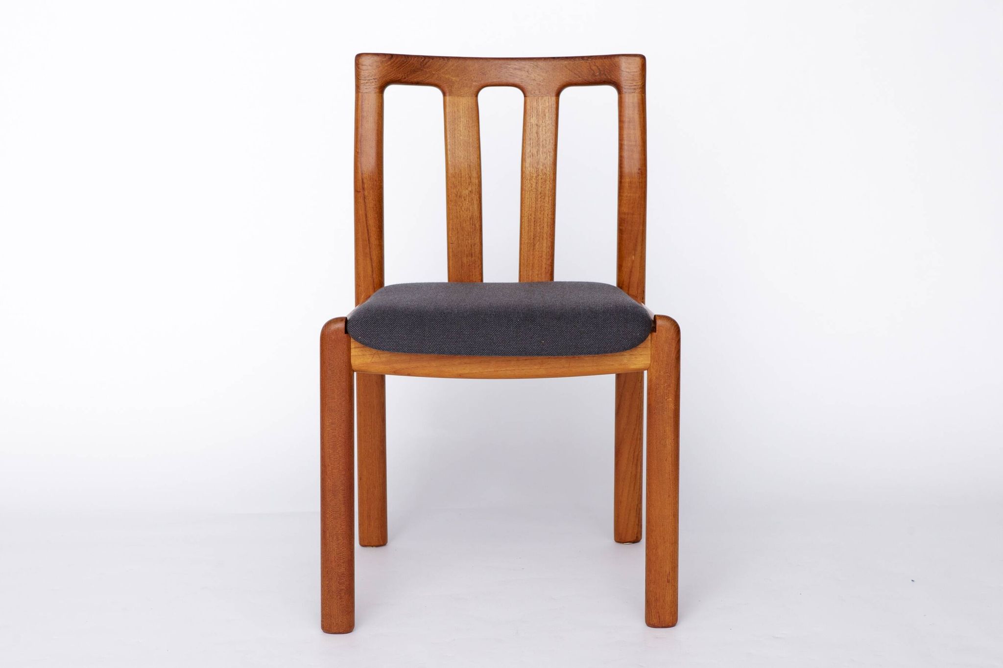 Set of 4 Teak Dining Chairs by Dyrlund, 1960s Danish Mid-Century Modern