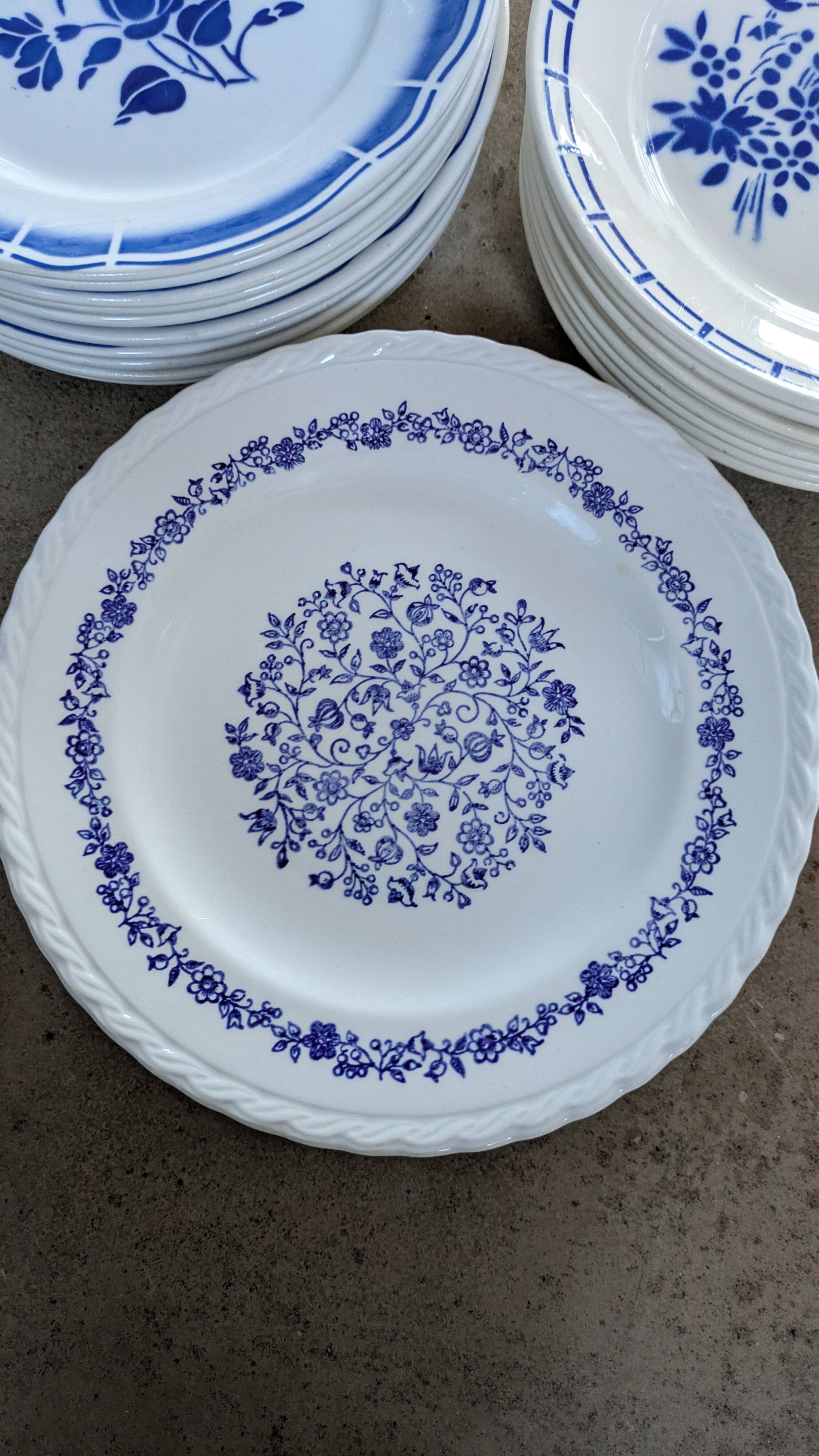 Set of 6 plates