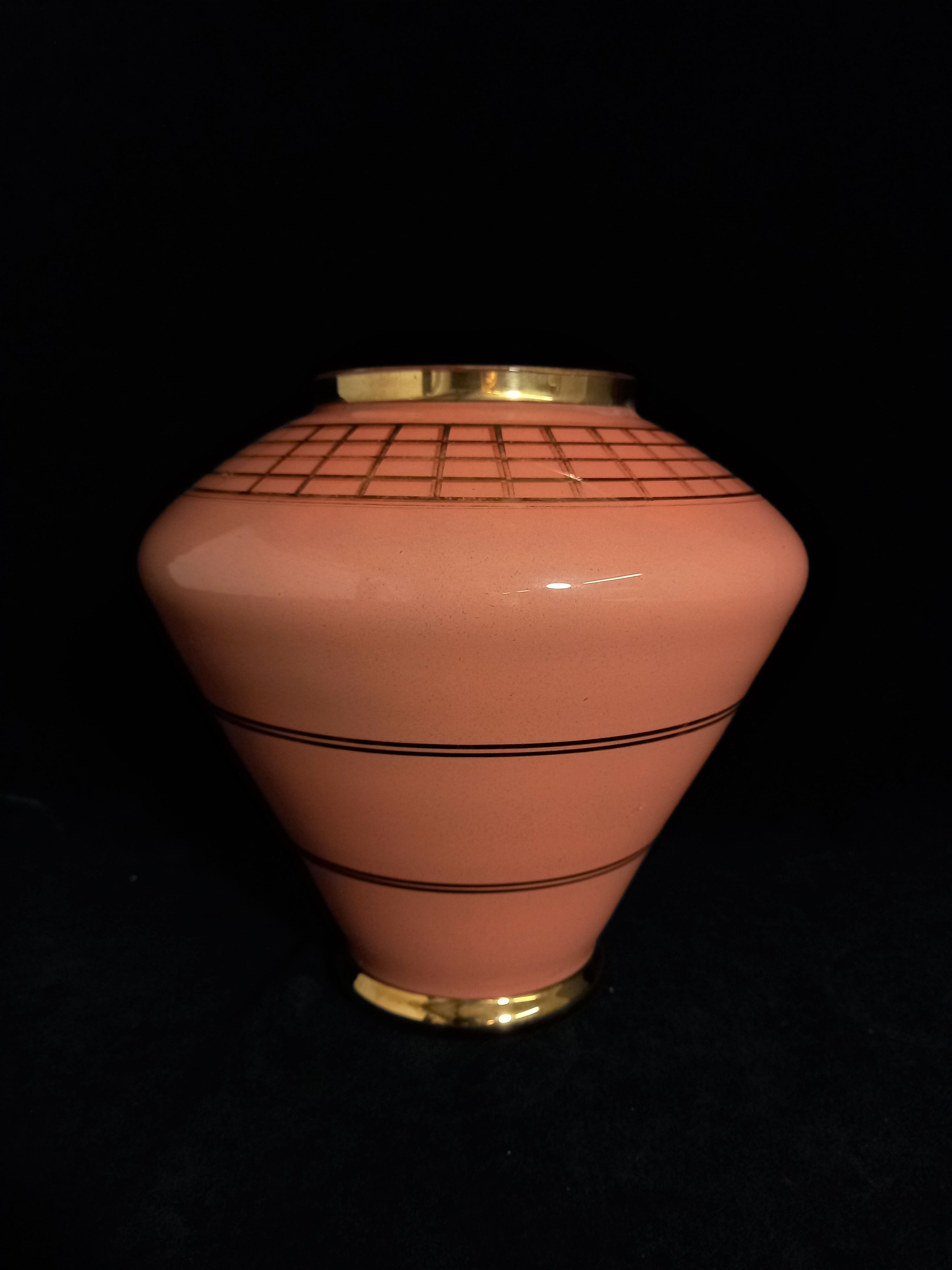 Art deco vase in opaque pink glass - model 'ady' de de rupel (boom glass)
