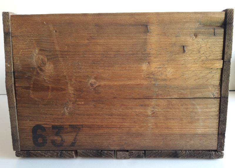 Case wood transport old wine Henri Maire