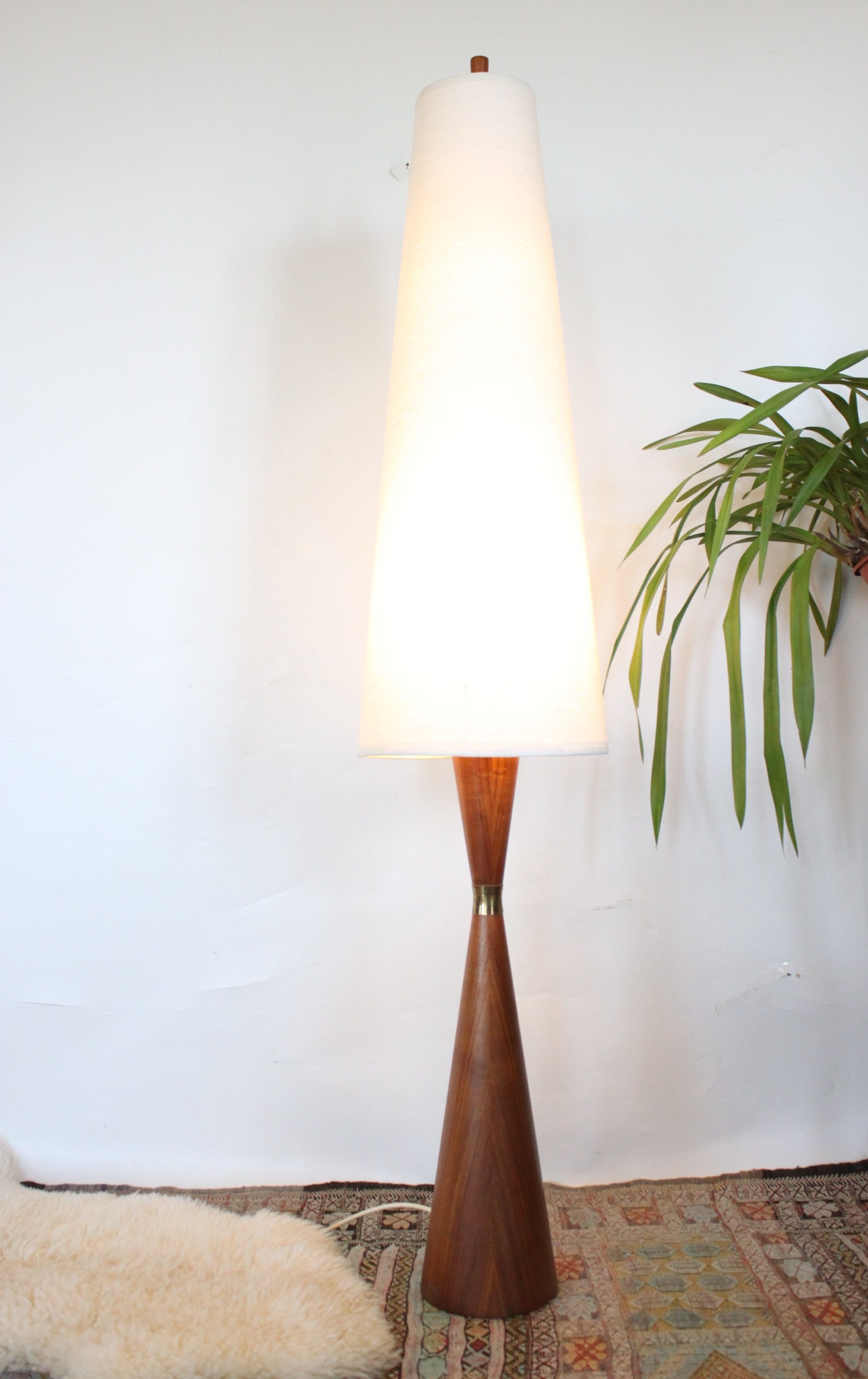 Lampadaire scandinave diabolo teck 1950