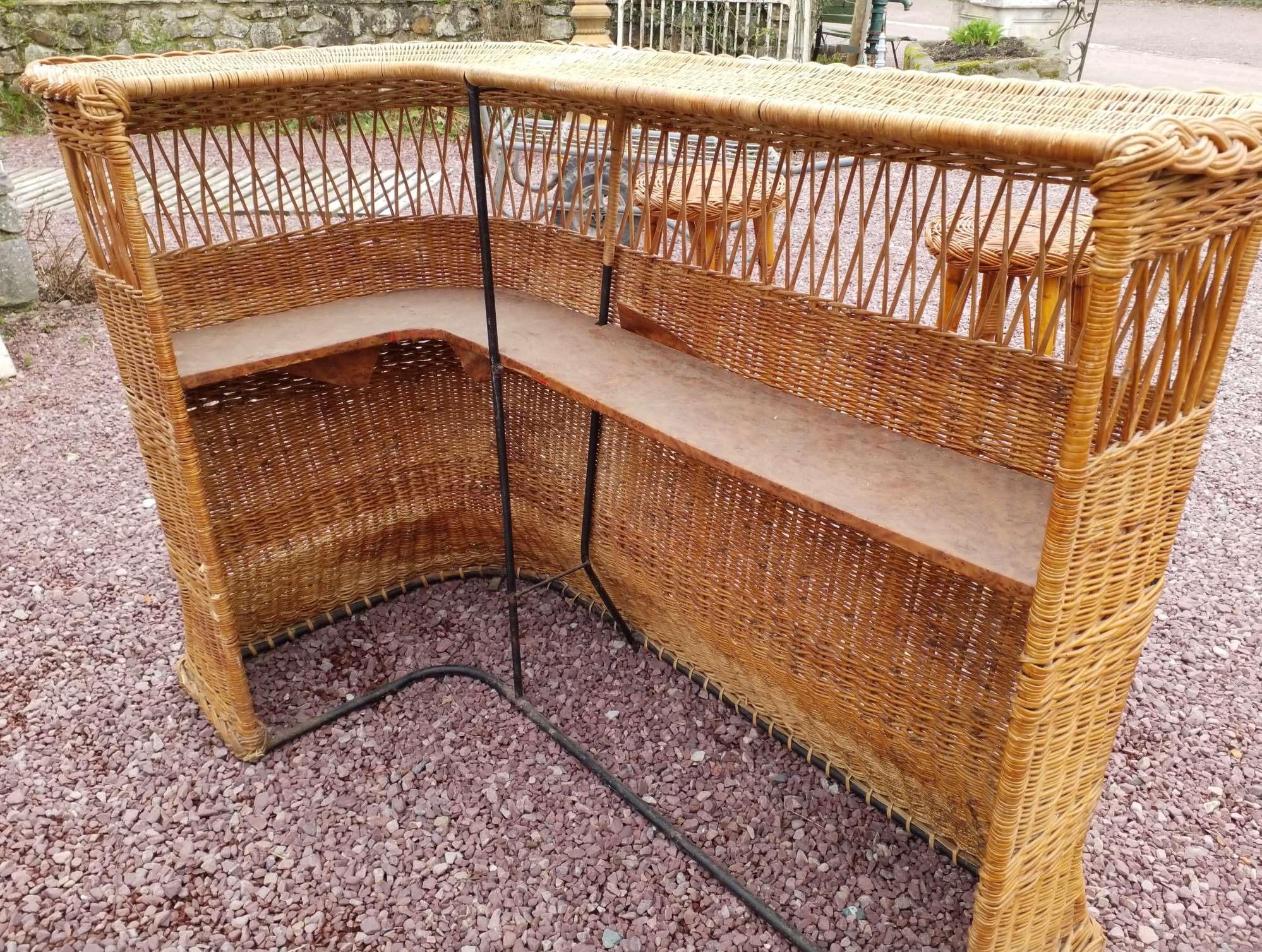 Rattan bar and 2 stools
