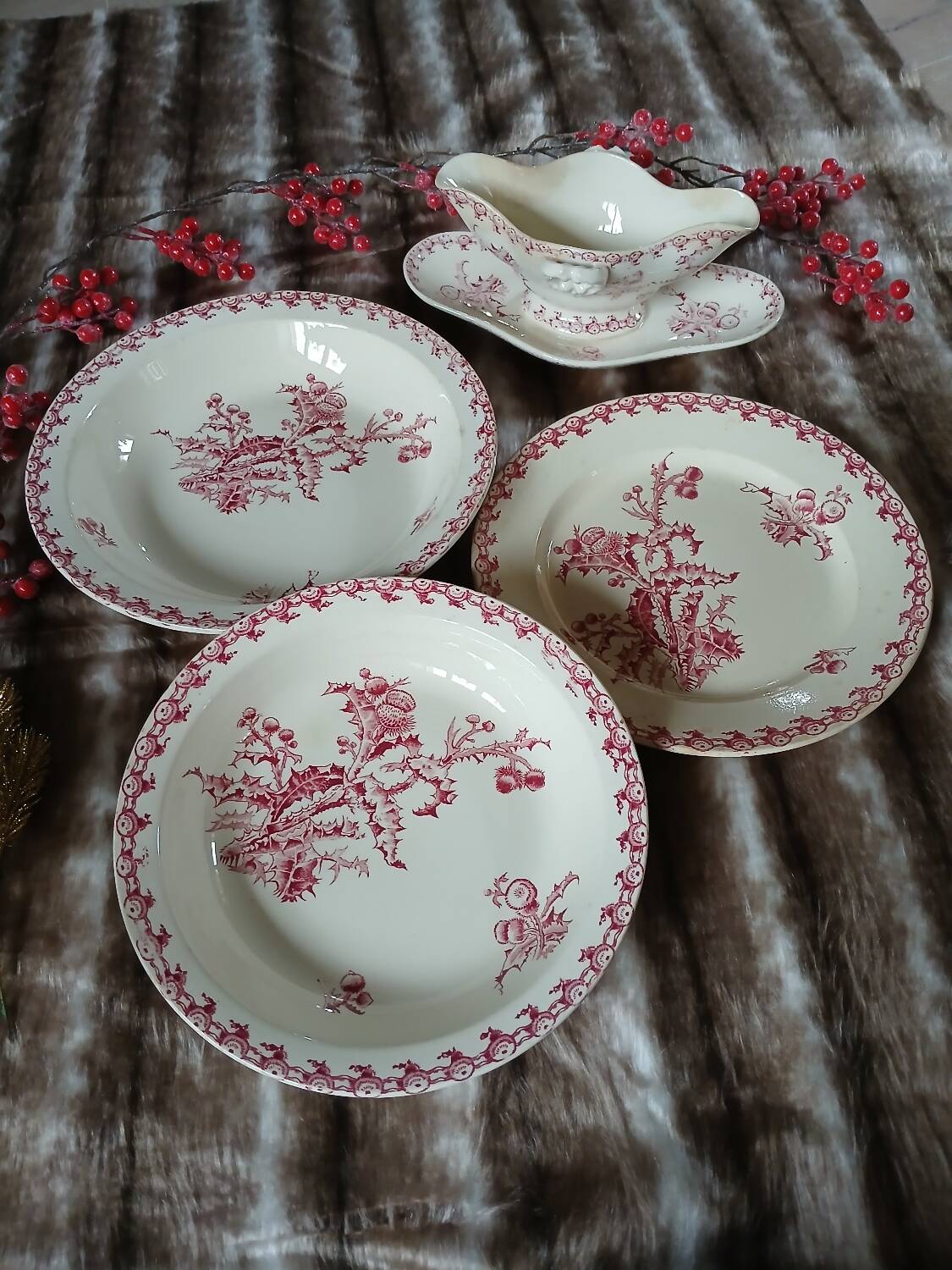 Plats + saucière en Terre de fer Gien
