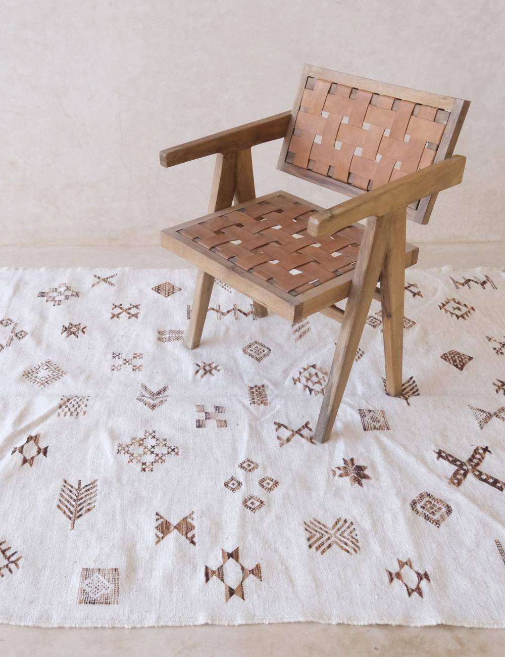 White Kilim Rug with Berber Pattern - 243 x 146 cm