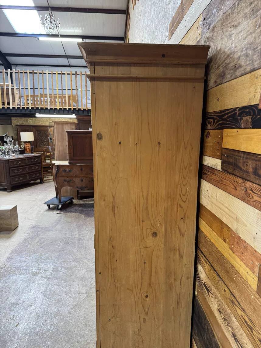 Red fir wardrobe - Compact & Authentic format