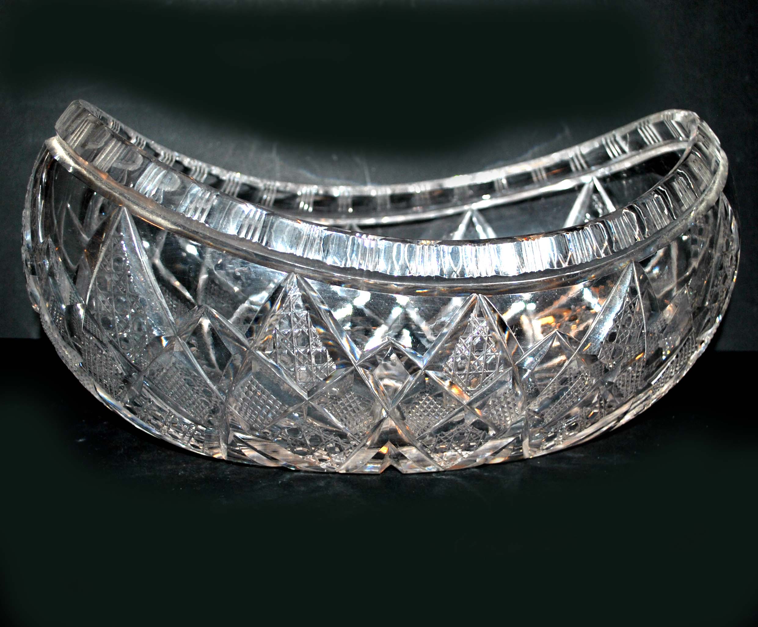 Coupe corbeille en cristal taillé saint-louis taille diamant forme gondole 1900