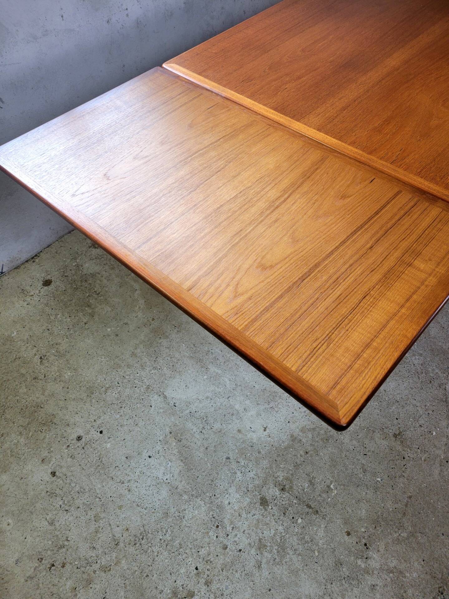Vintage AT 312 dining table by Hans J. Wegner for Andreas Tuck