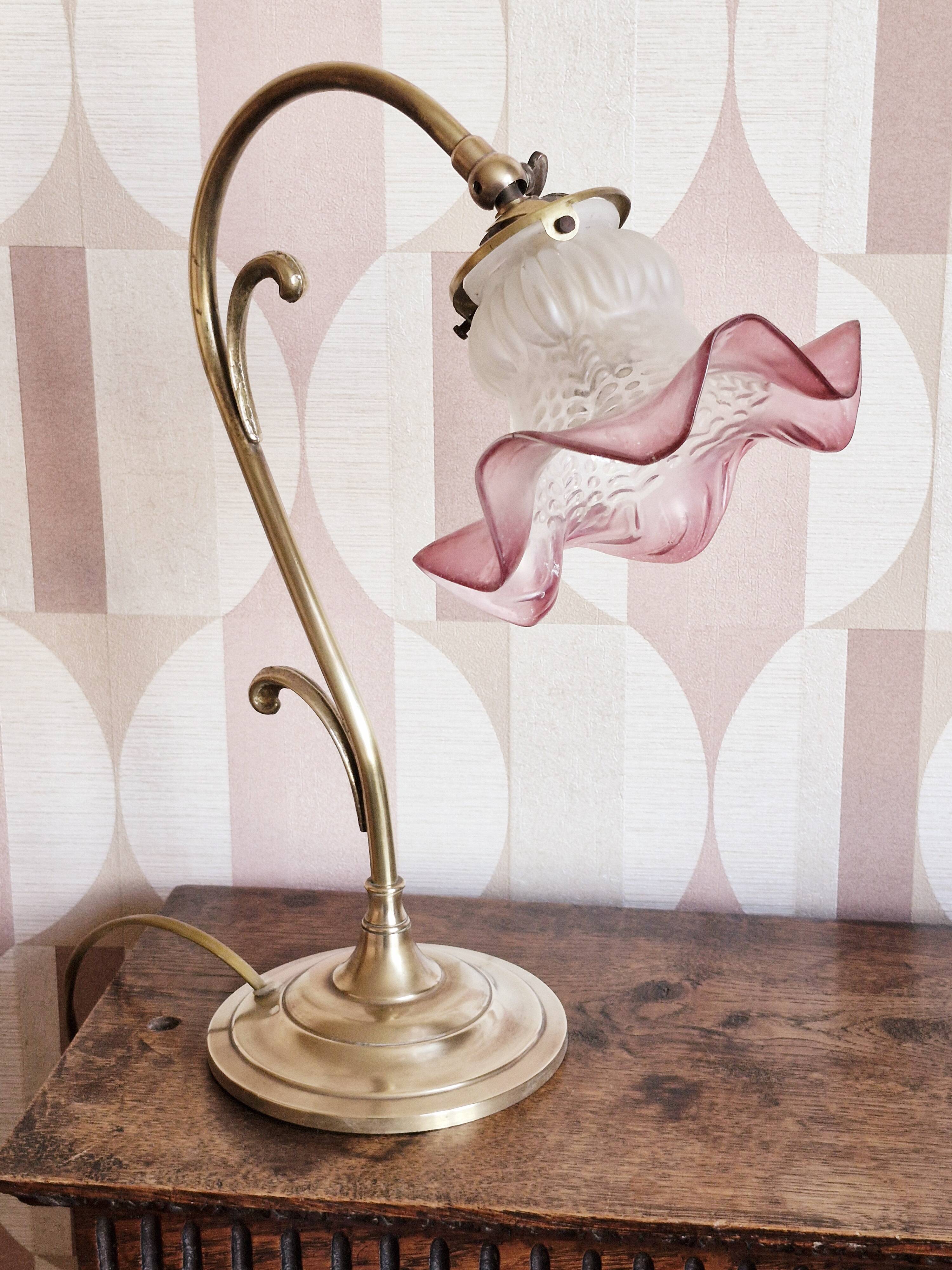 Pink tulip brass lamp