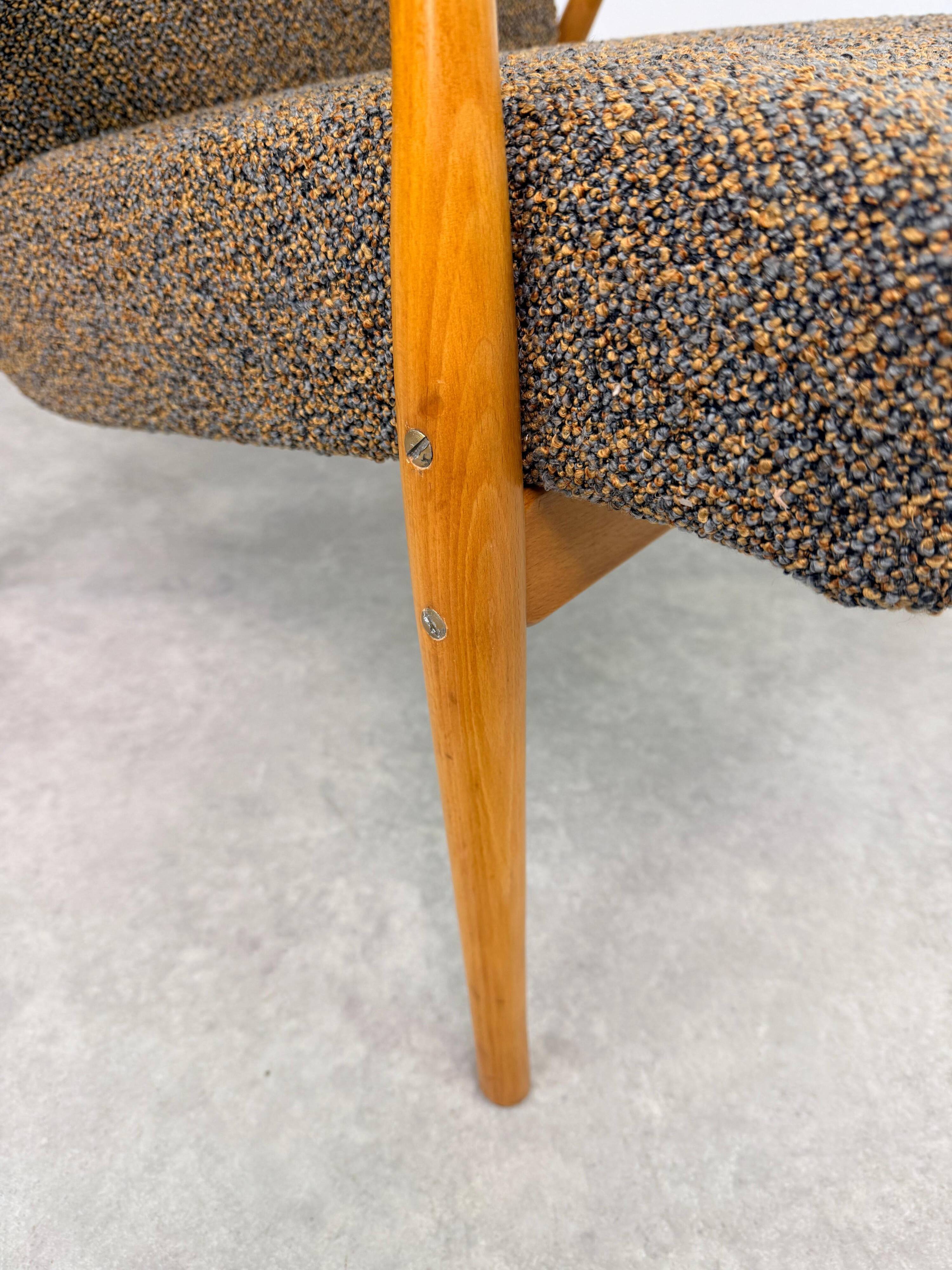 Mid-century modern armchairs Ton 947 by Antonín Šuman