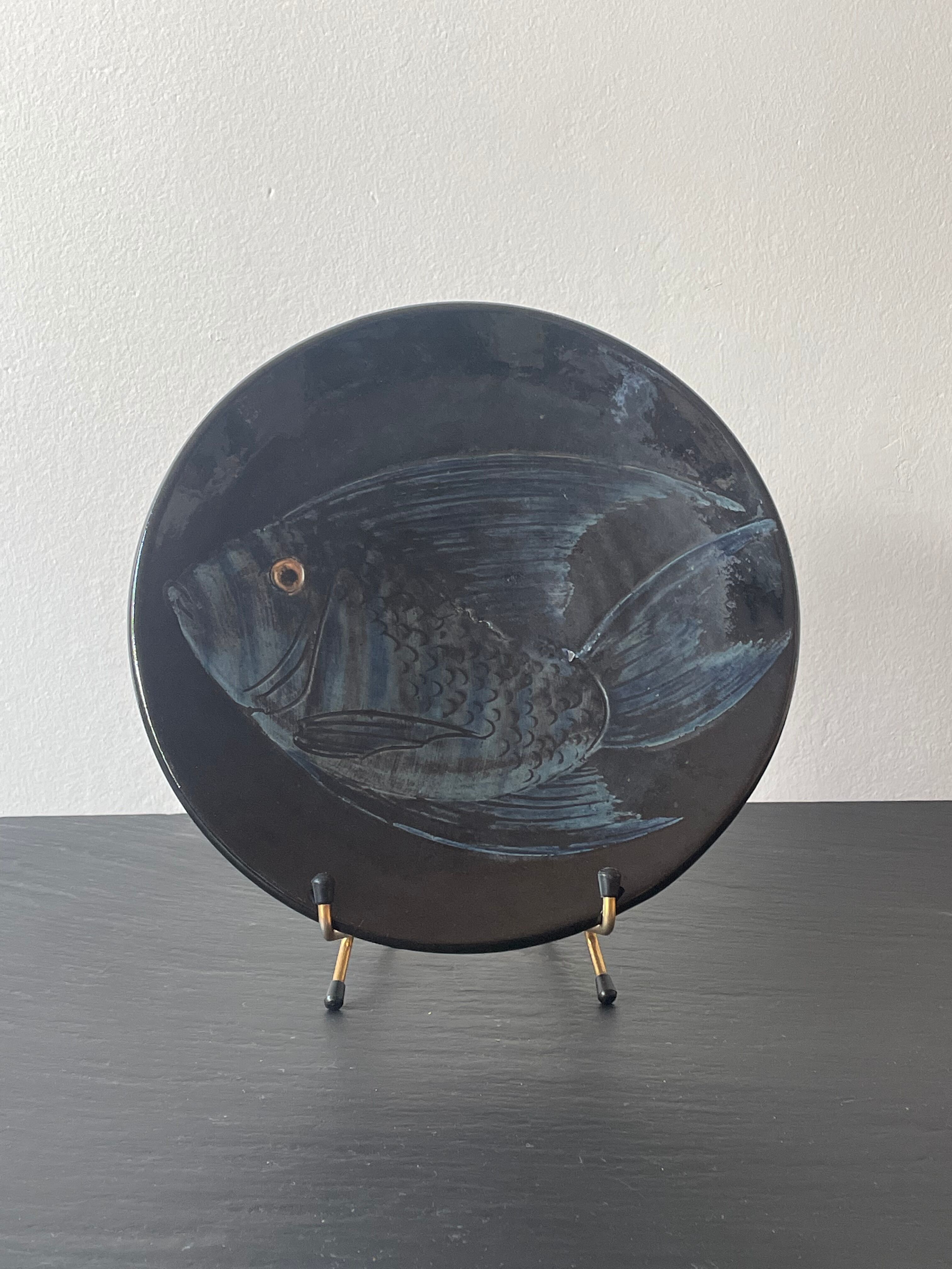 Ceramic fish plate