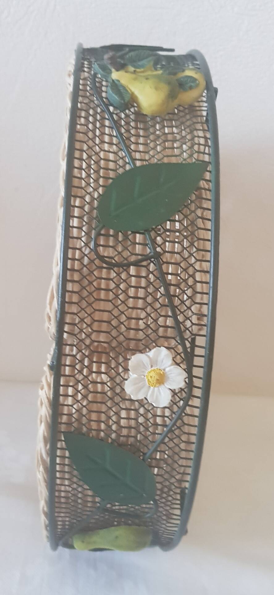 Metal basket with 4 wicker compartments