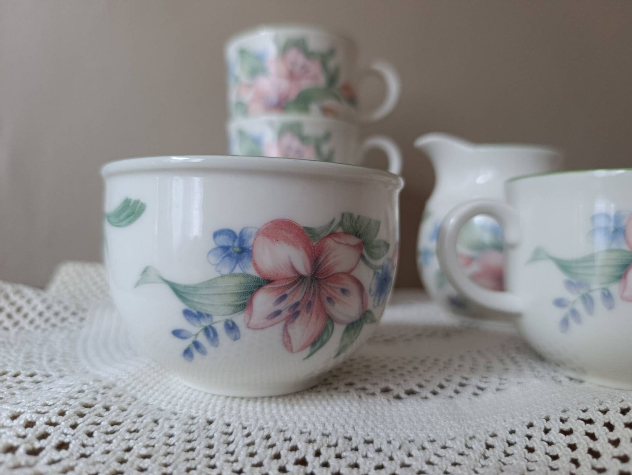 Royal Doulton "Carmel" 4 cups & milk jug floral decoration