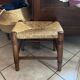 Tabouret bas en paille