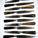 Set of 12 antique table knives from 1900 with horn handles and forged steel blades, Paris, 24.5 cm long.