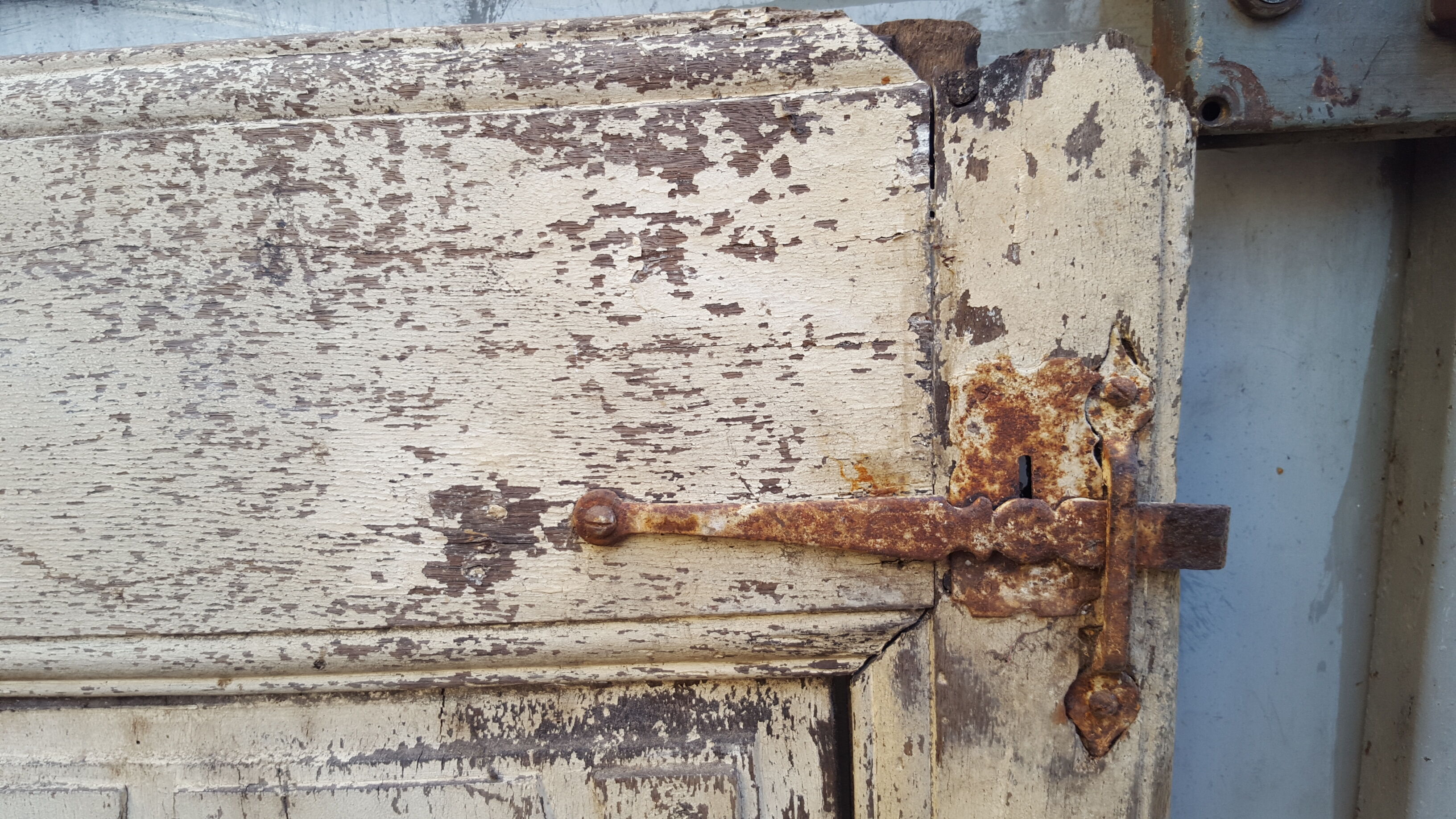 Door old 18th iron mouldings