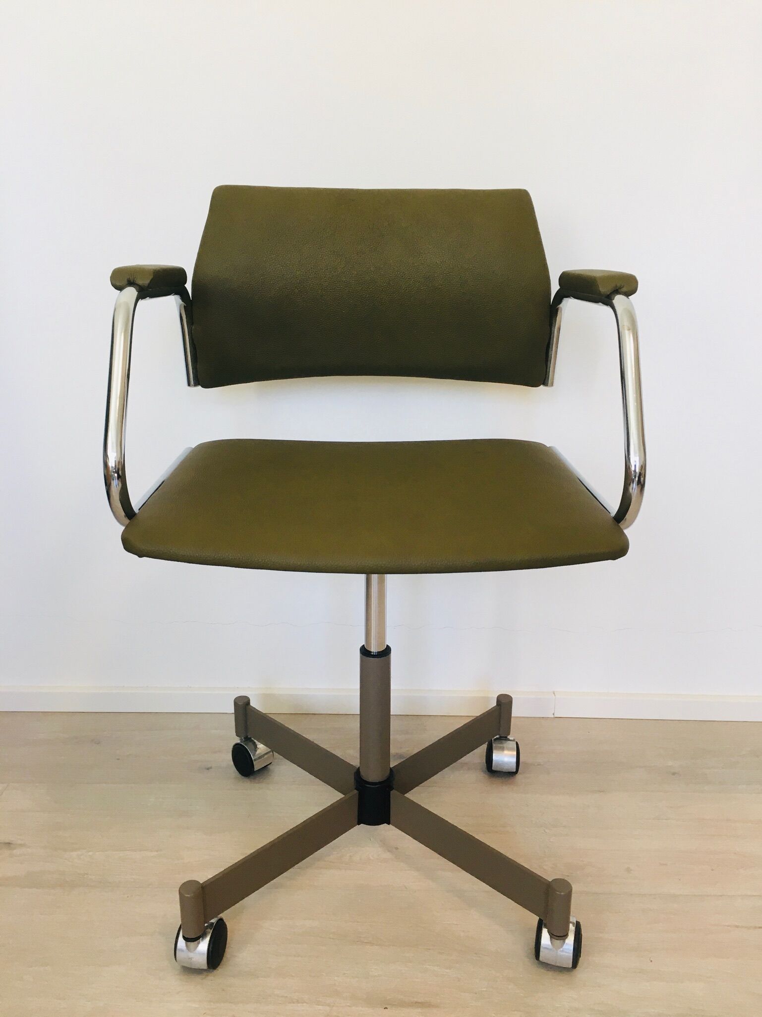 Chaise de bureau Olive de Kovona, années 1970