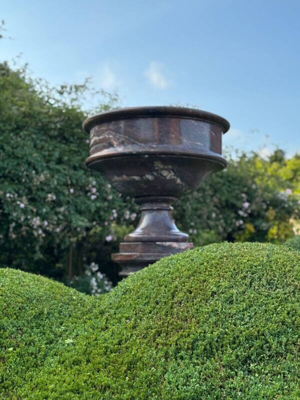 Grande colonne et sa vasque en marbre levanto, vers 1900