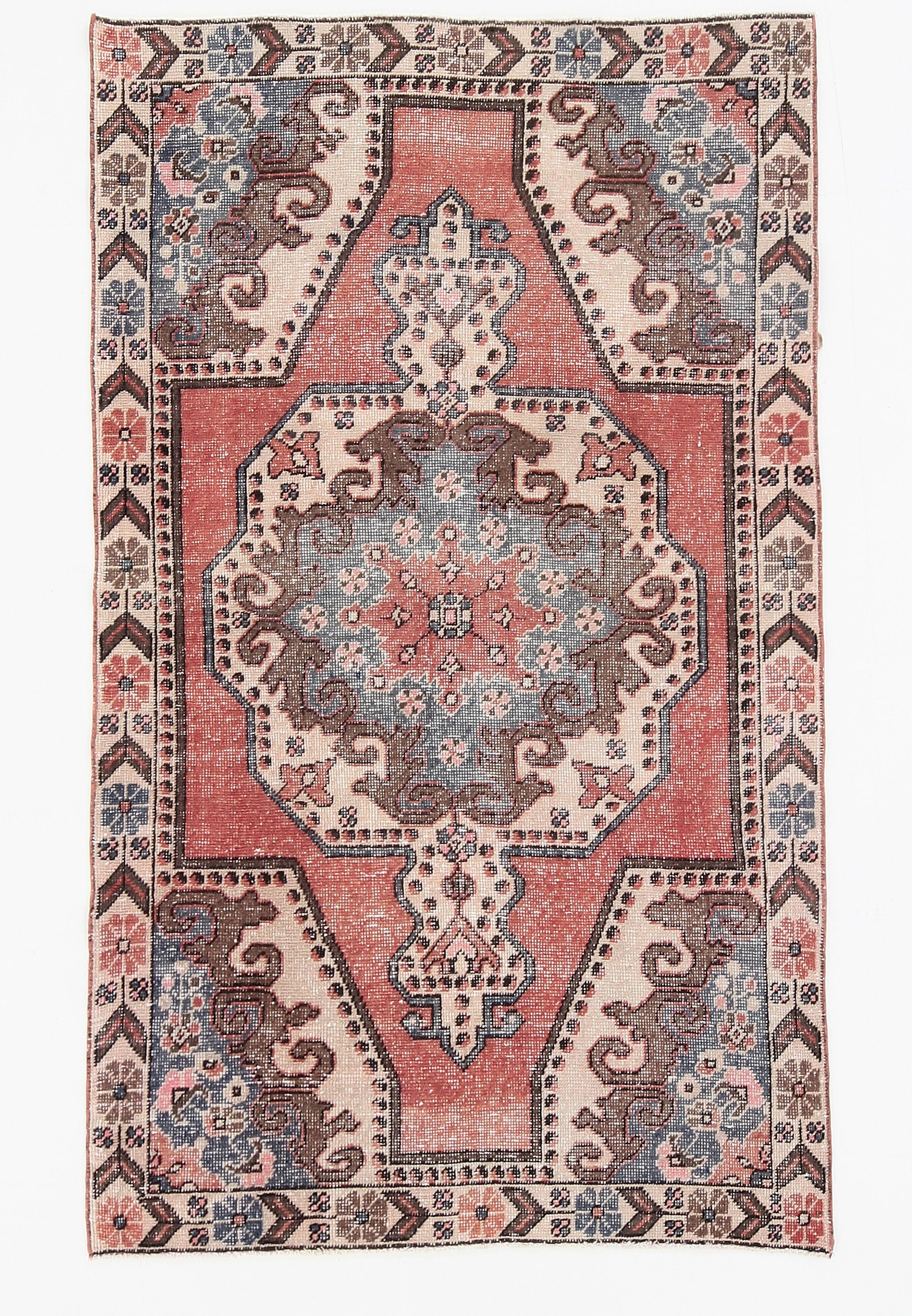 Tapis oriental vintage en laine, médaillon géométrique corail et bleu