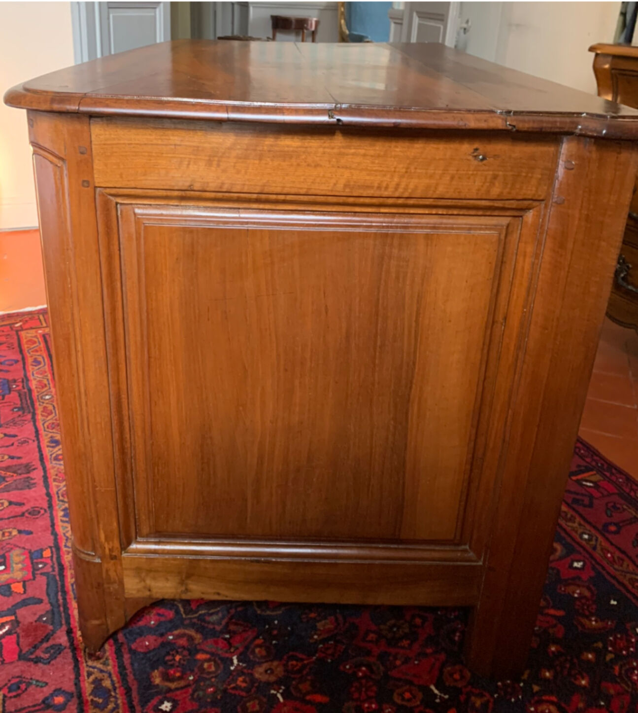 Blond walnut chest of drawers with three drawers. XVIIIth century