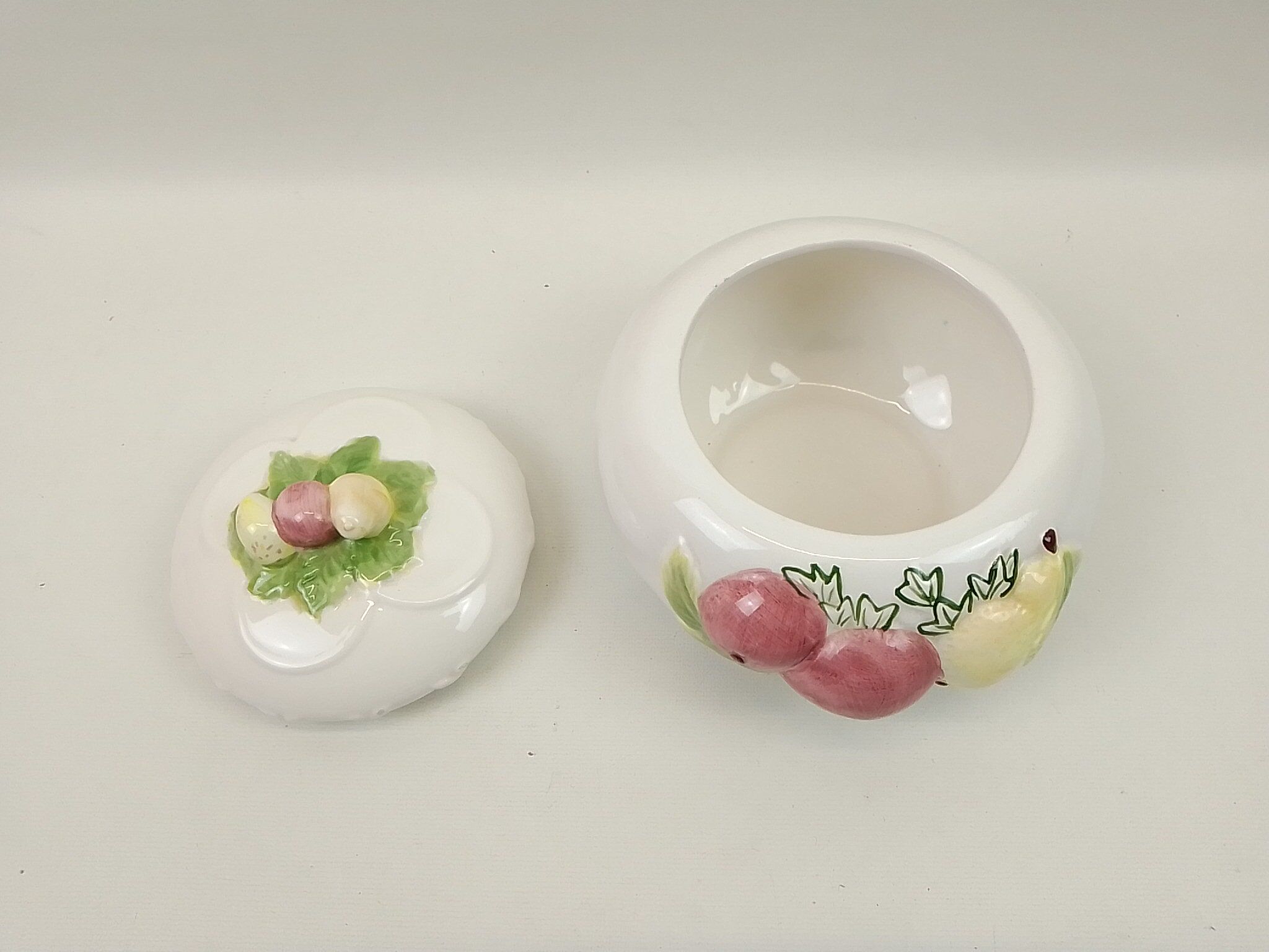 Pot avec couvercle en céramique 13cm
