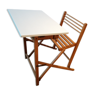 Folding child desk