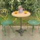 Table vintage de bistrot parisien