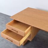 Mid-Century Oak Freestanding Desk by Torben Valeur & Henning Jensen for Dyr