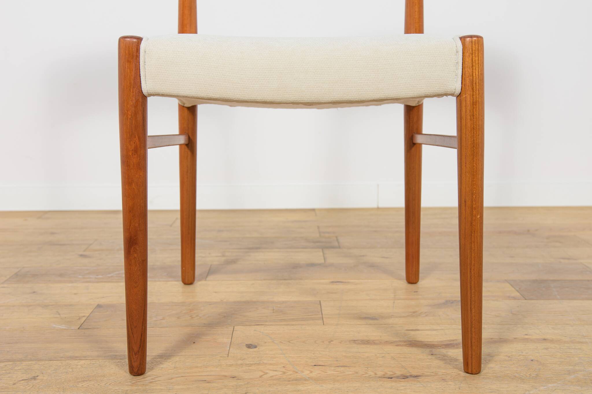 Mid-Century Modern Teak Dining Chairs model 26 by Henry Kjærnulf  for Korup