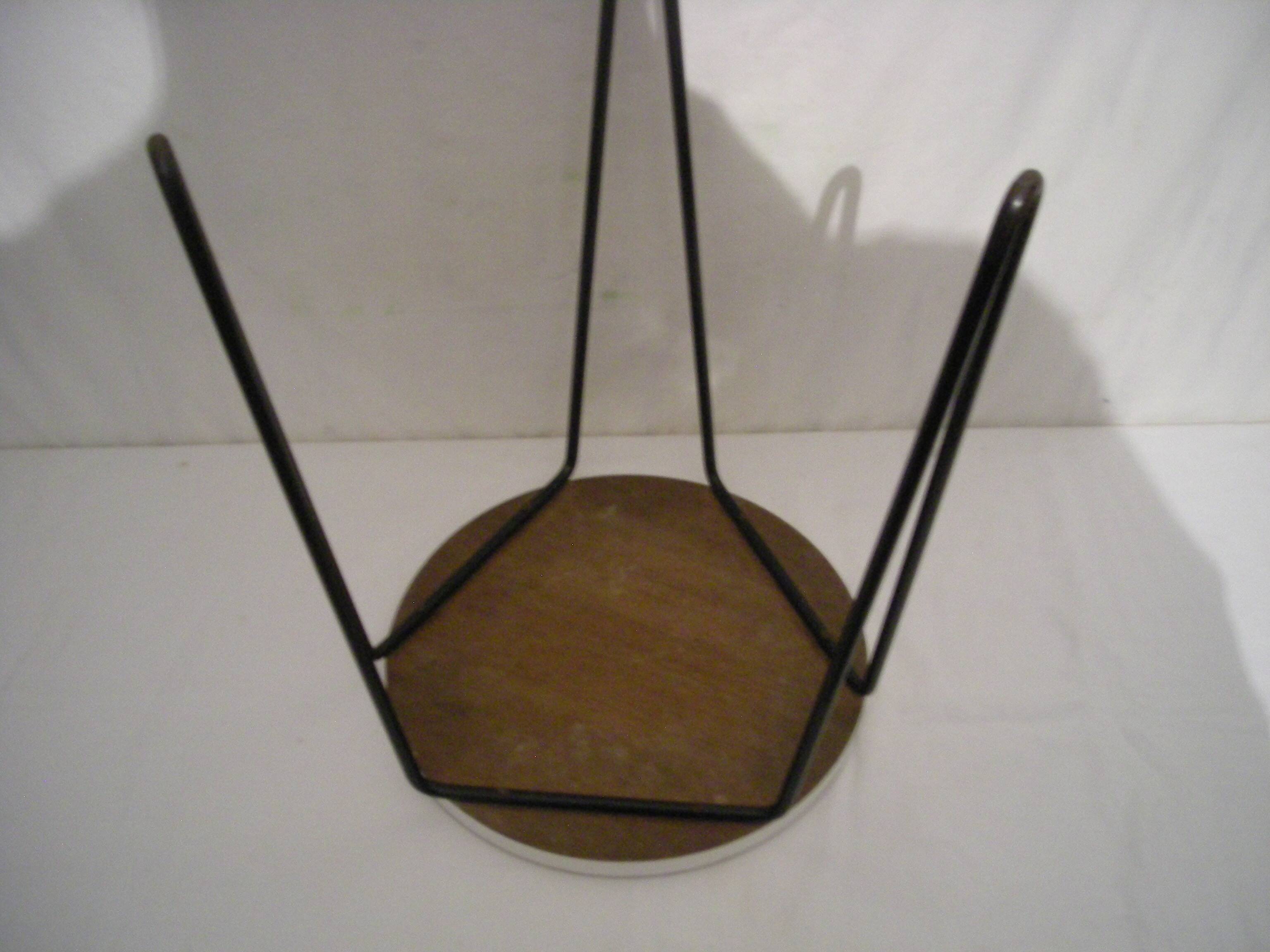 Tripod stool - Florence Knoll - Hairpin model 75 from the 1950s