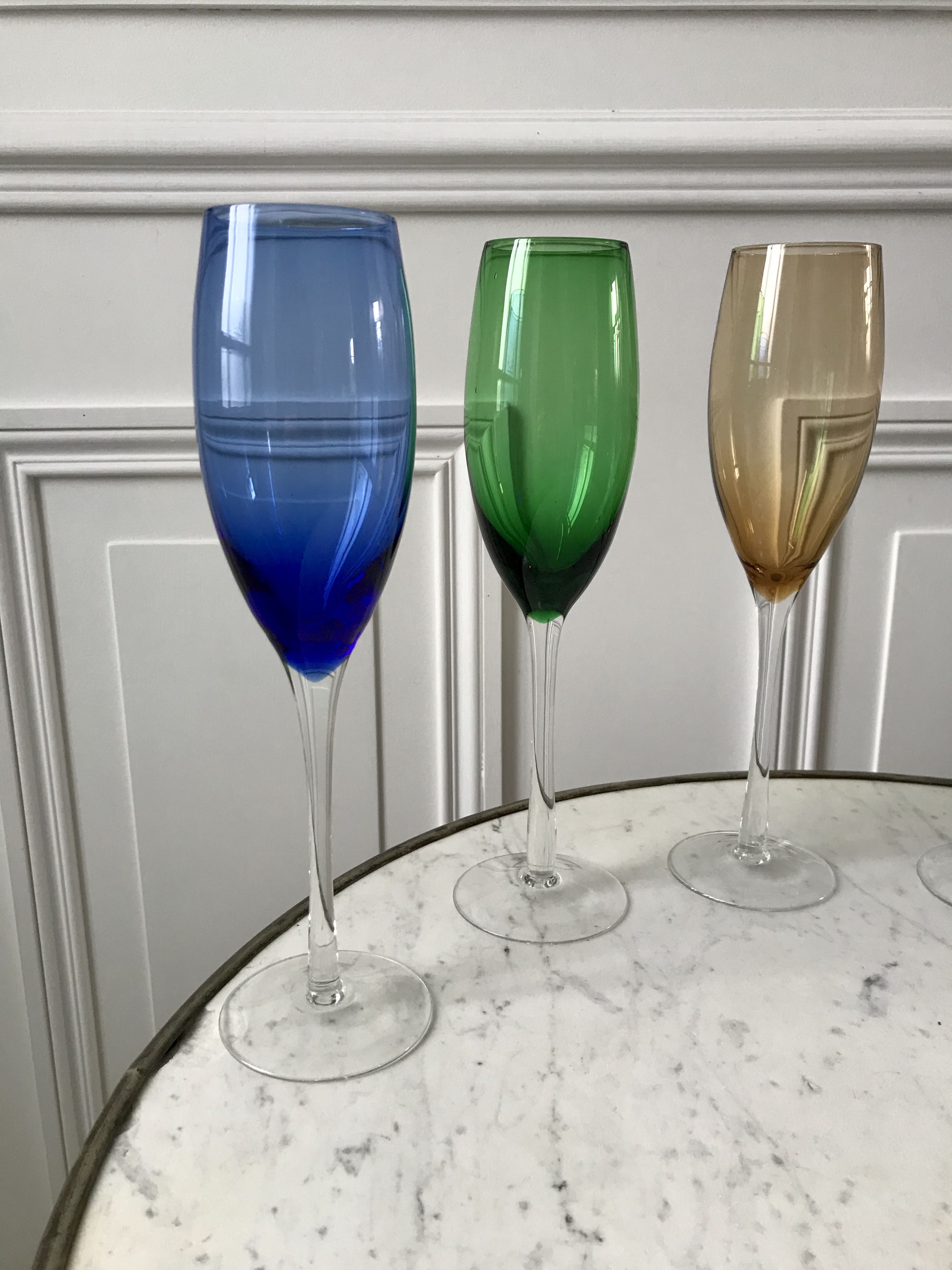 Set of 5 champagne flutes in colored glass 70s