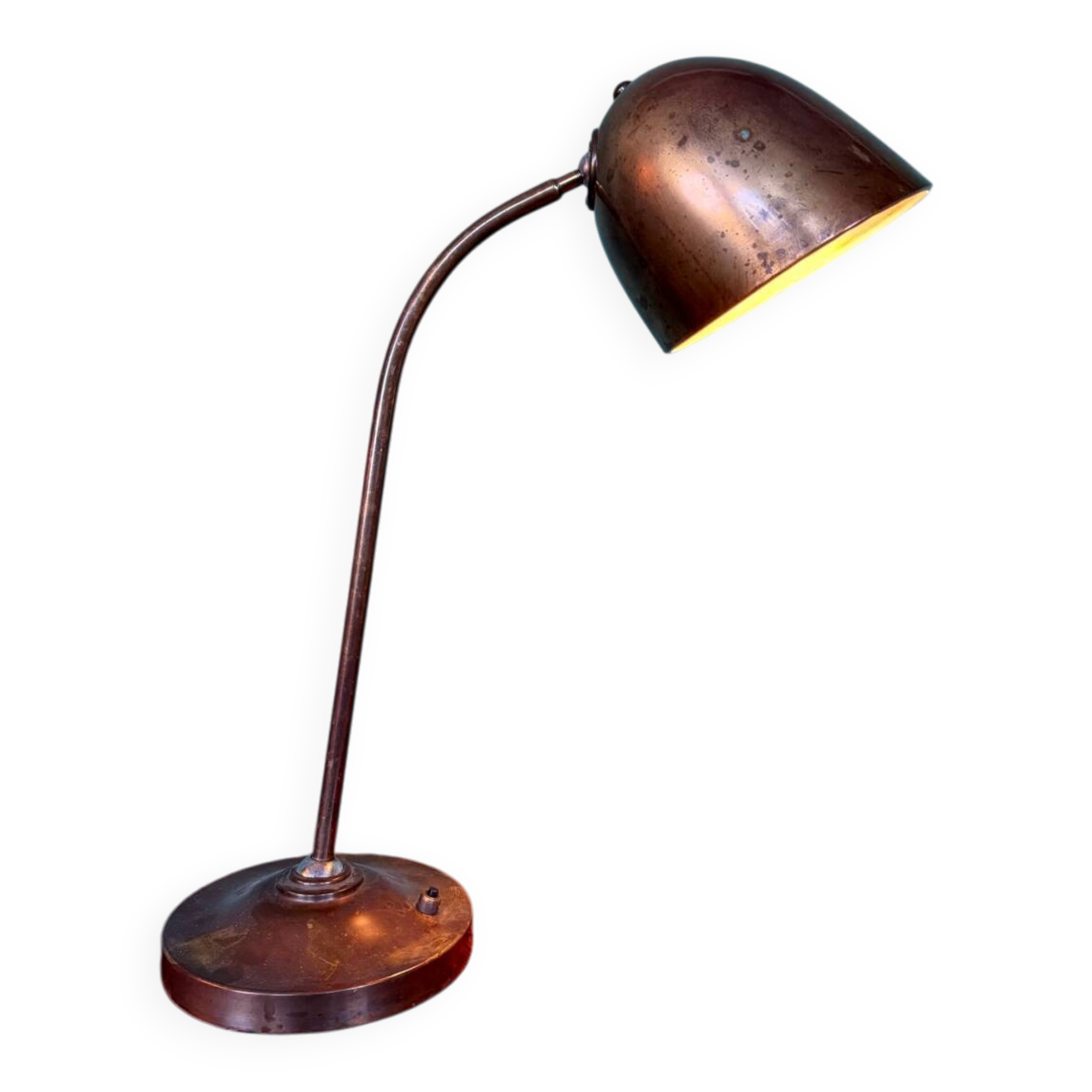 Une lampe de table moderniste en laiton raffiné conçue par Vilhelm Lauritzen pour Fog & Mørup.