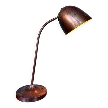 A refined brass modernist table lamp designed by Vilhelm Lauritzen for Fog & Mørup