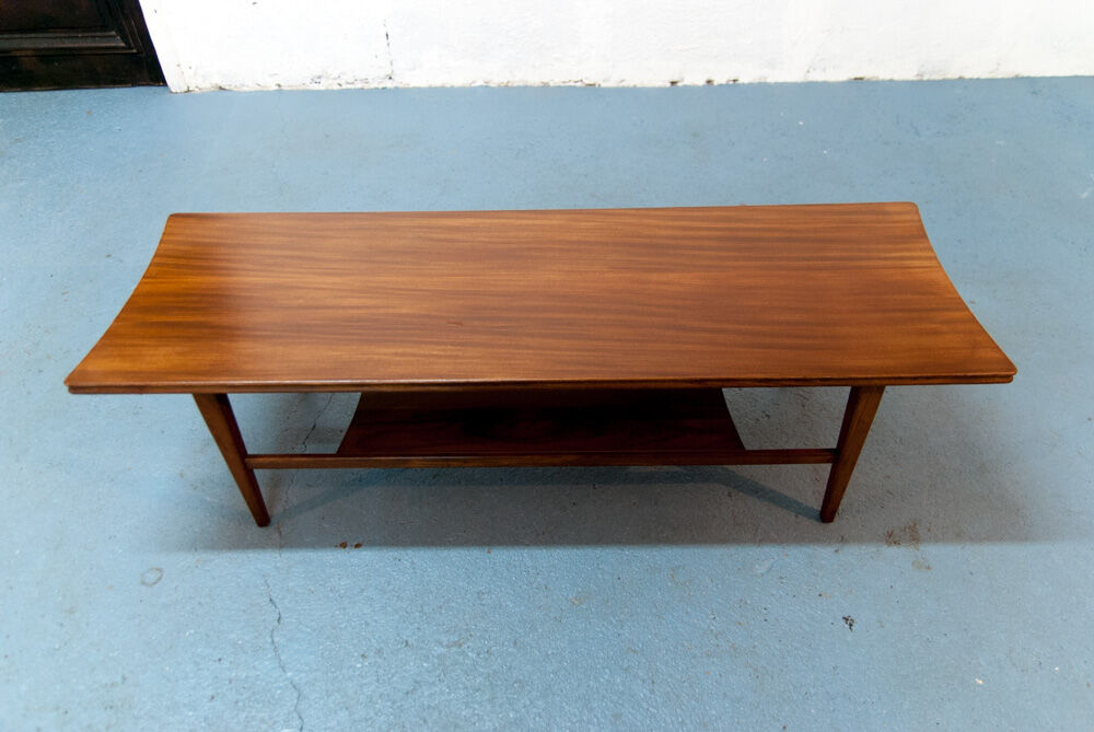 Table Scandinavian low 121cm