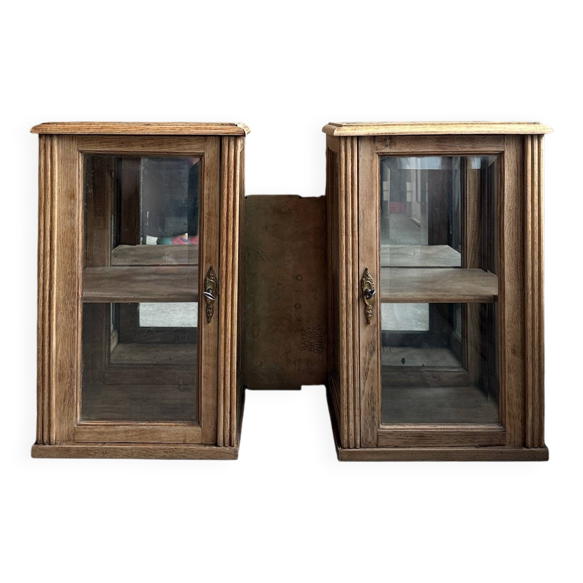 Pair of small Art Deco display cabinets in oak (renovated)