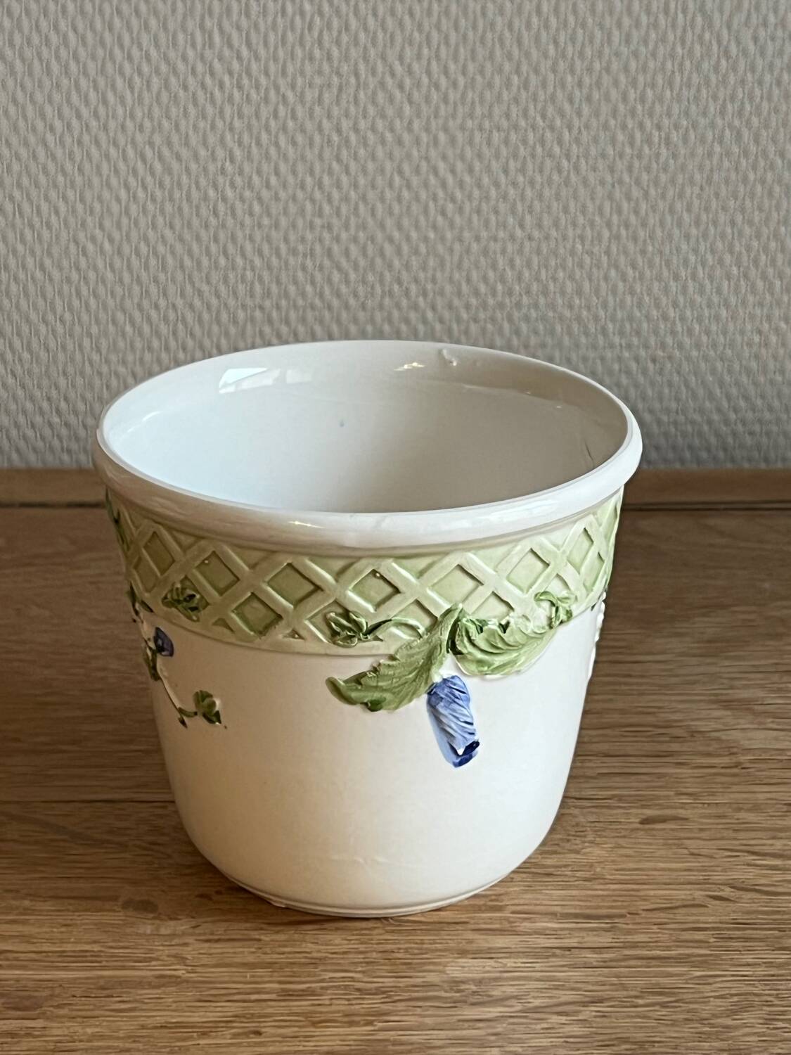 Ceramic flowerpot
