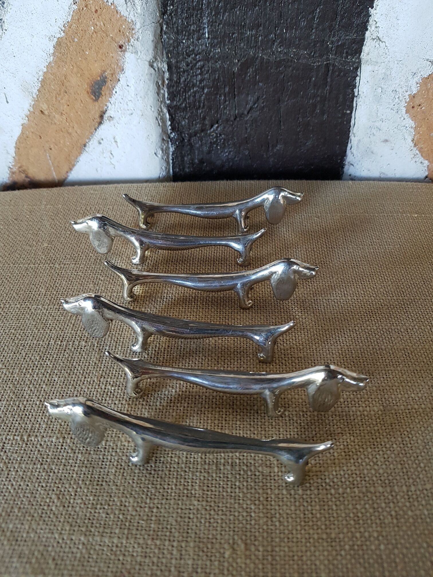 Series of 6 door metal knife dog