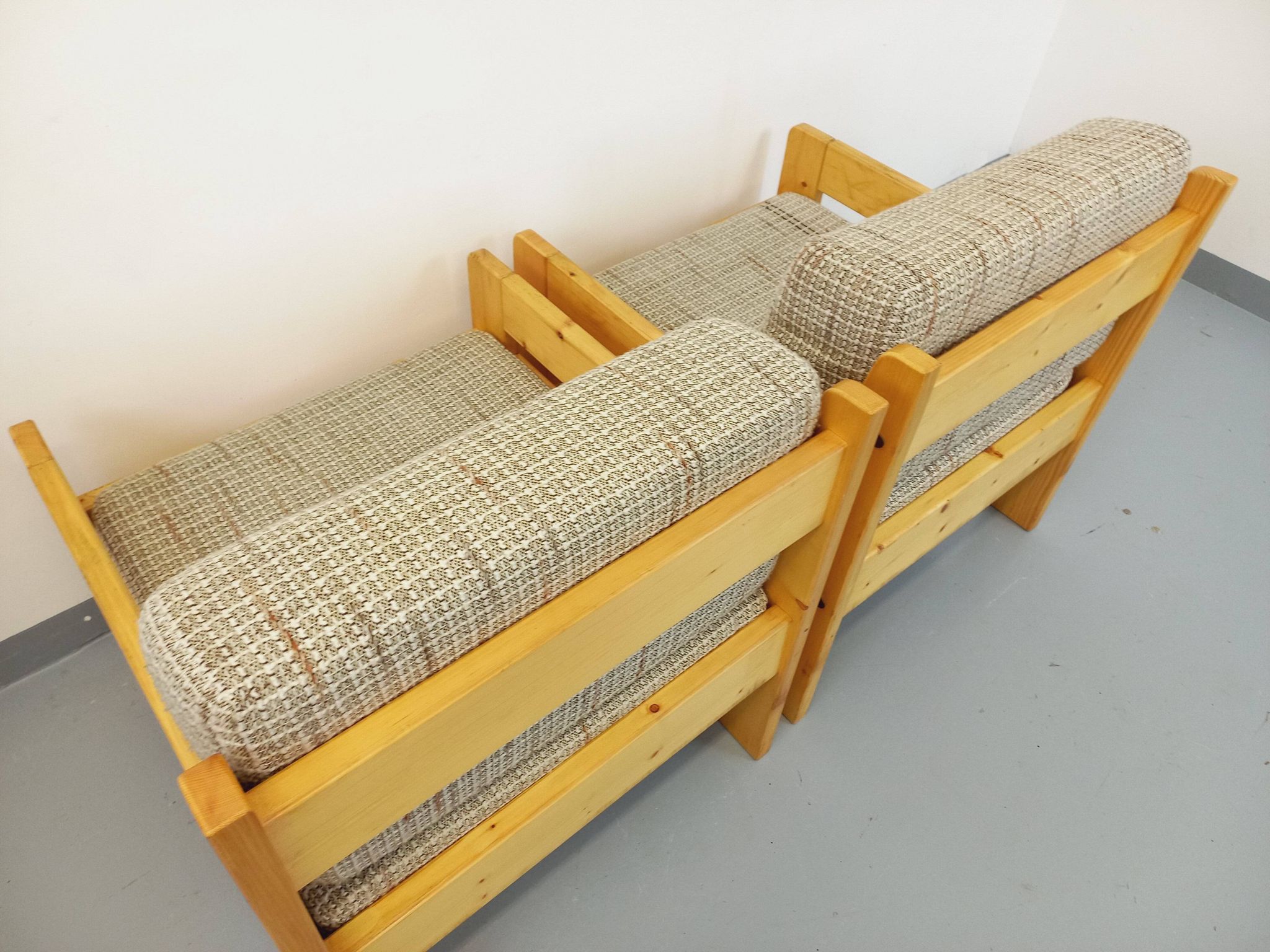 Set of 2 vintage fireside chairs in pine and fabric from the 70s