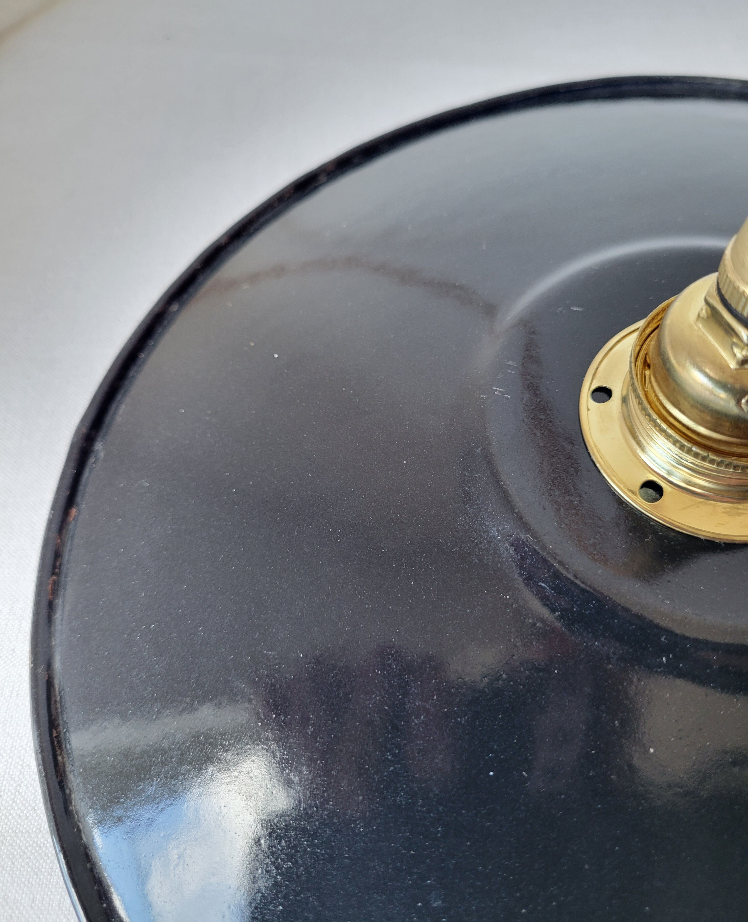Suspension en tôle émaillée noire
