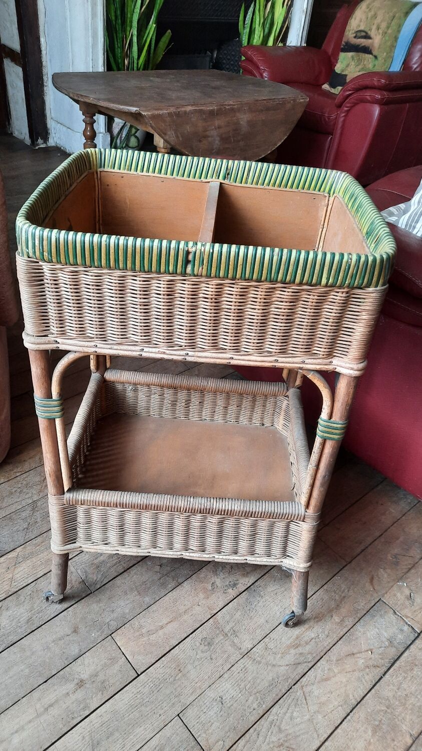 Rattan and bamboo worker