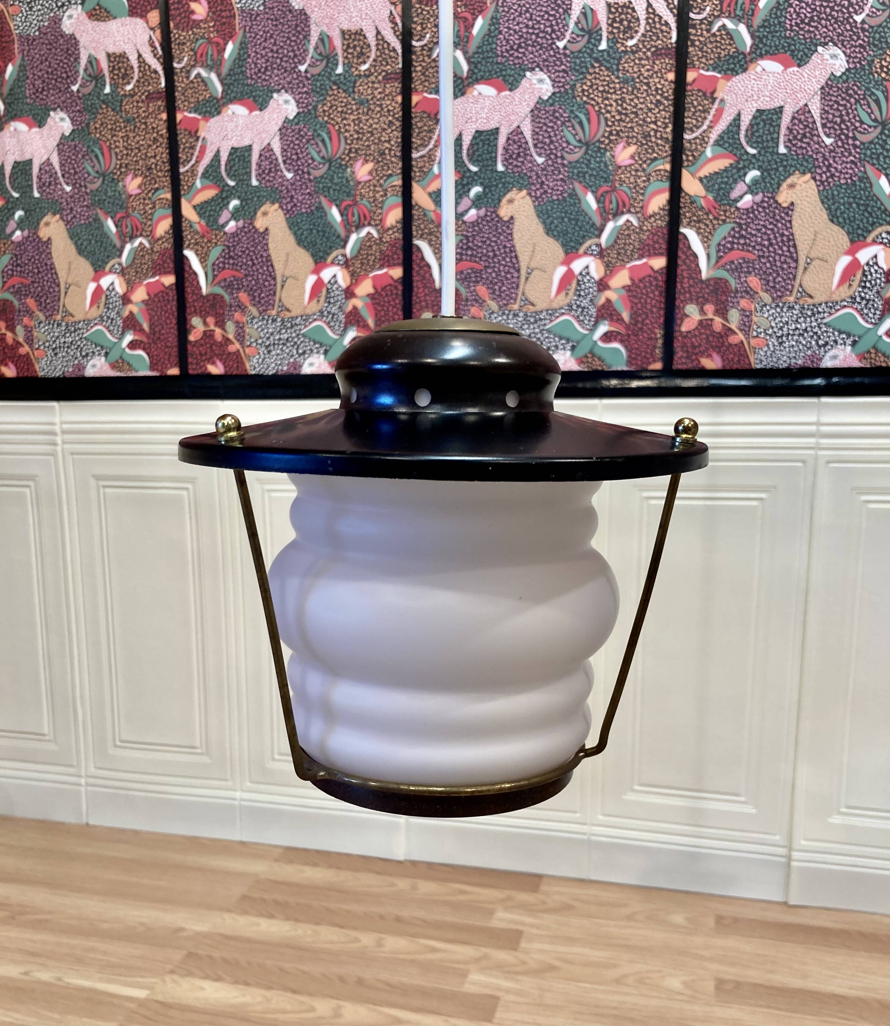 Suspension scandinave en opaline 1950