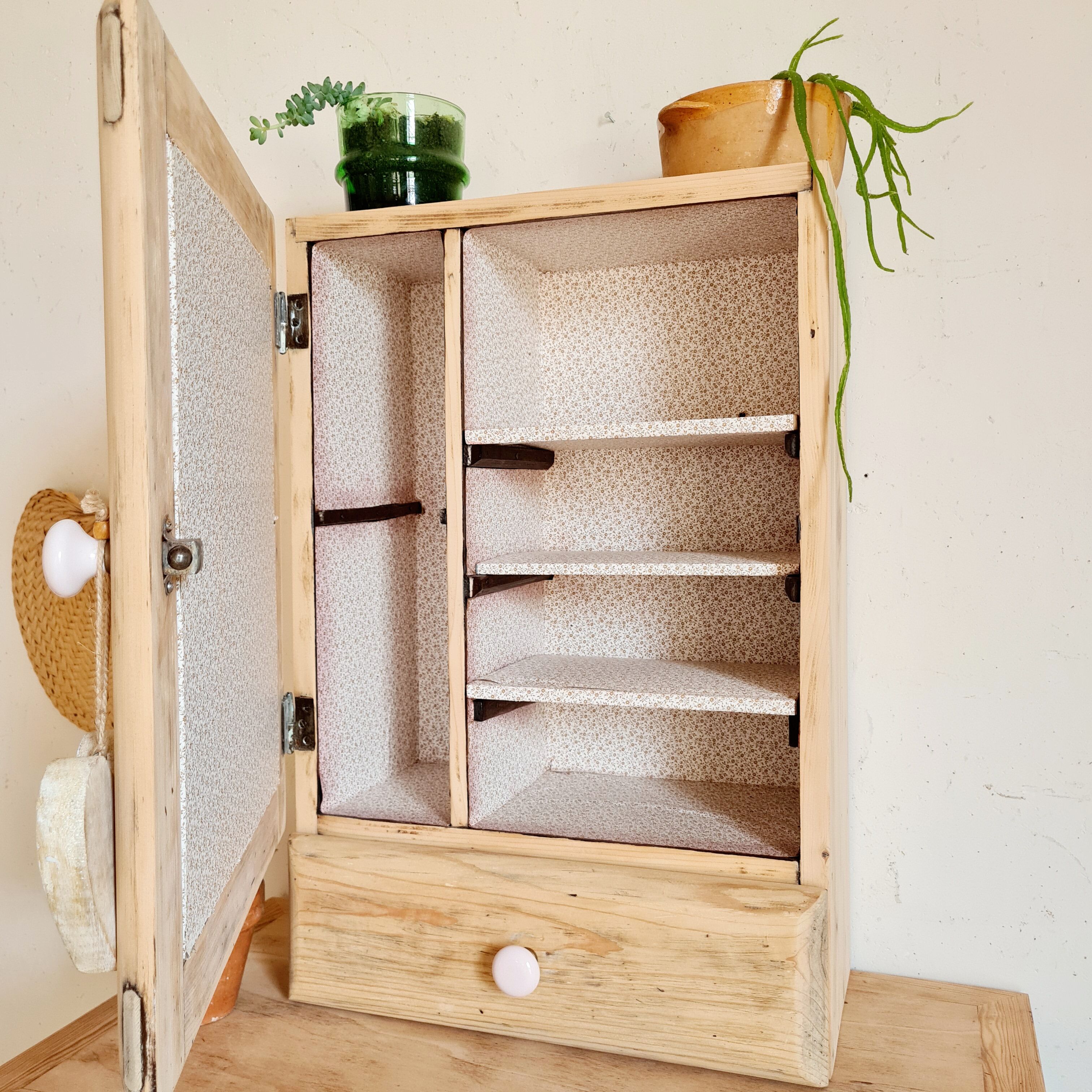 Vintage medicine cabinet 50s raw wood