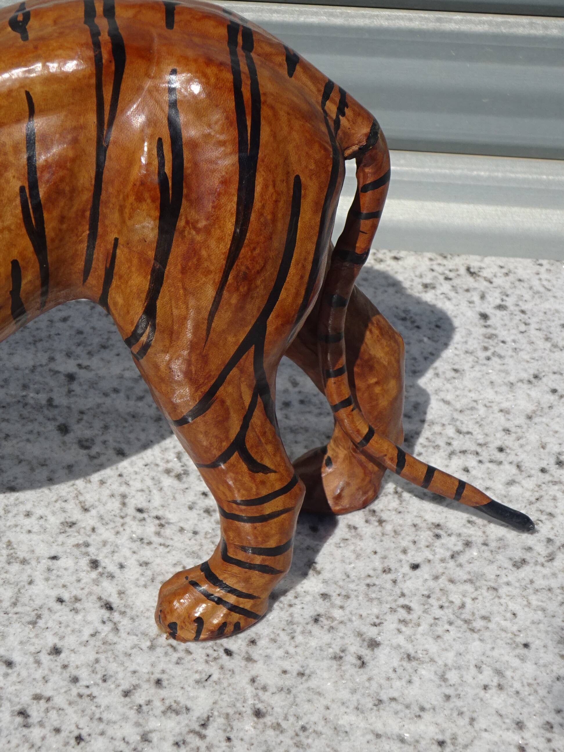 Genuine leather animal, tiger measuring 58 cm.