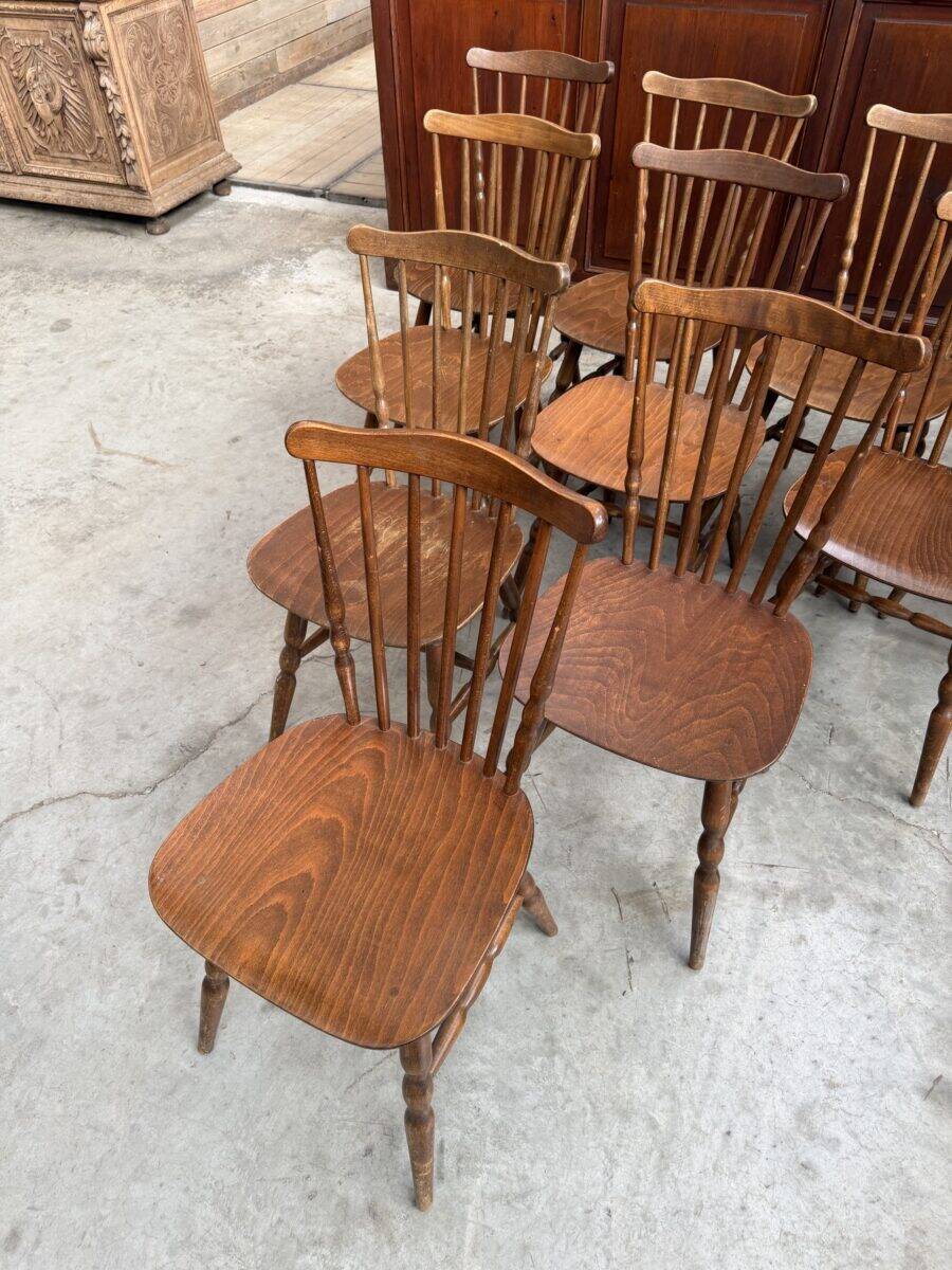 Suite de 10 chaises bistrot