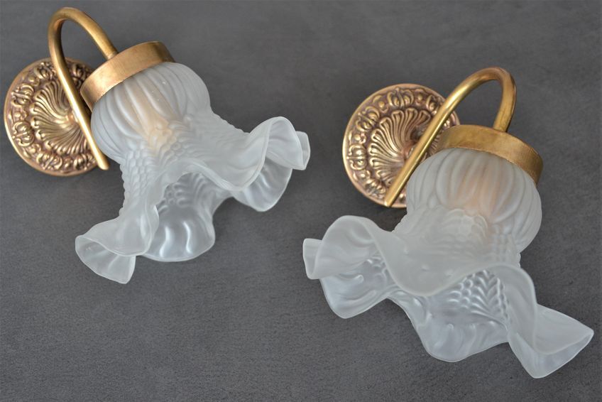 Lot of 2 wall lampshades glass tulip lampshades, gold metal supports