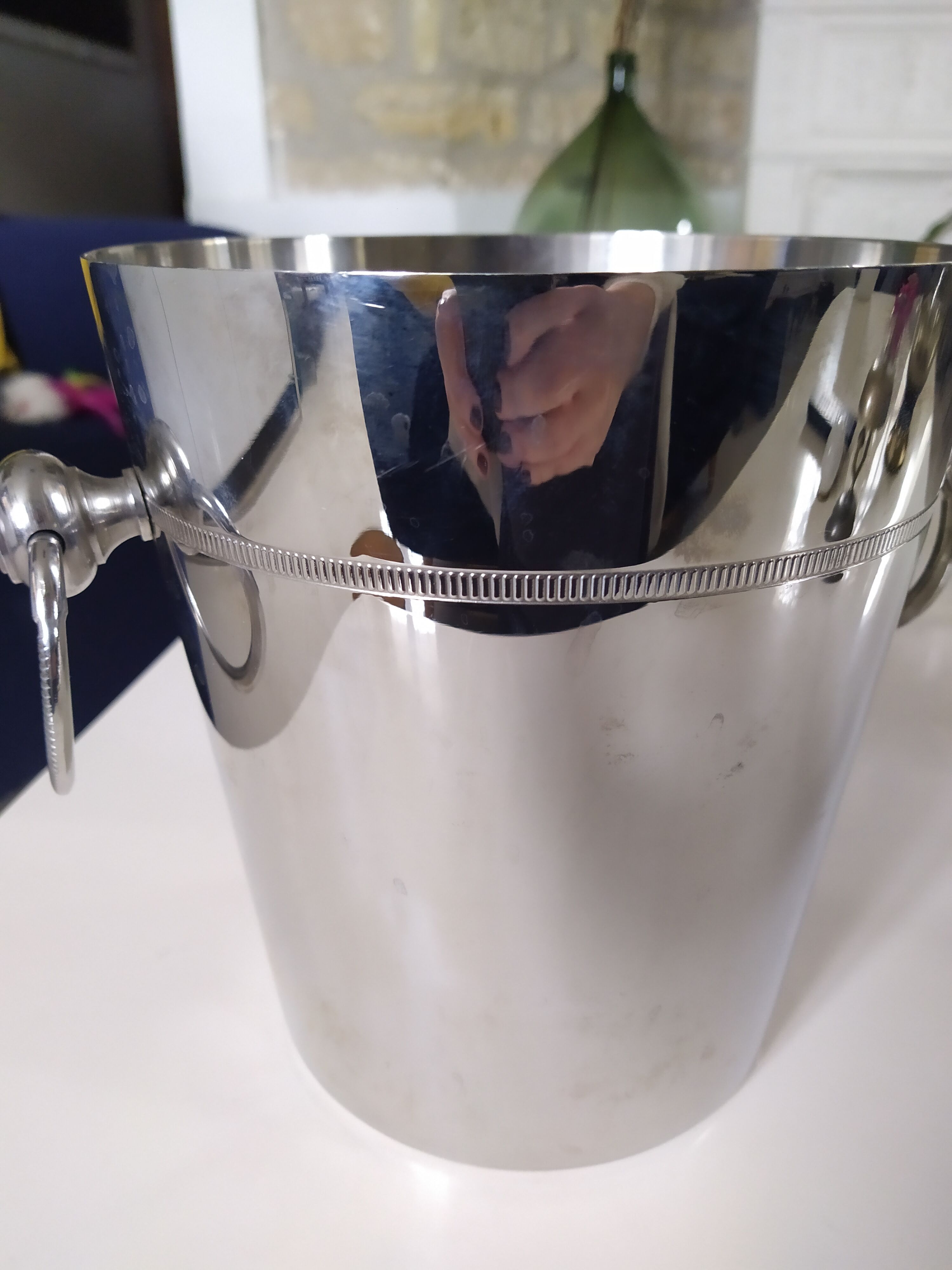 Seal in Champagne Couzon