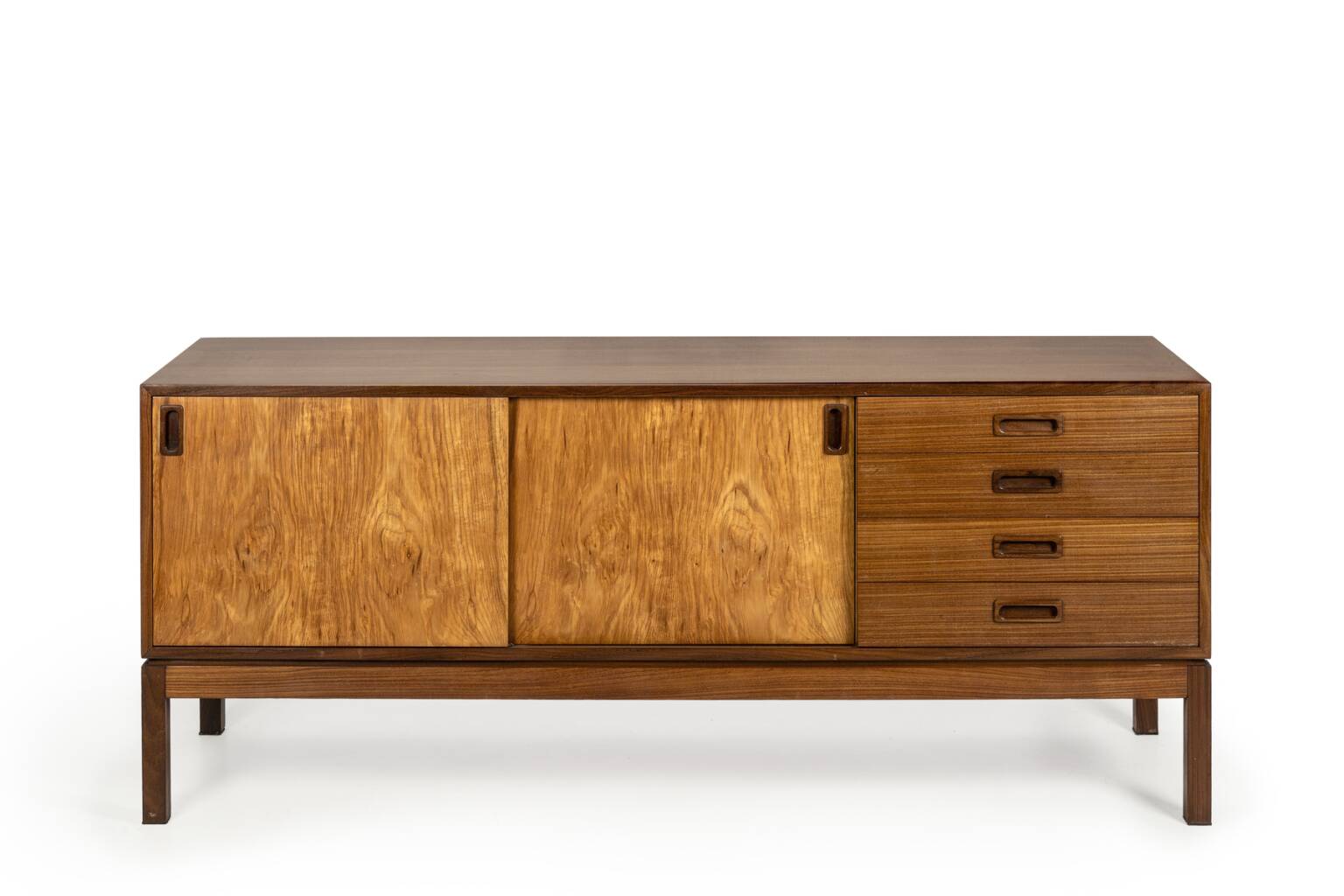 Buffet danois classique en teck. Danemark, années 1970.
