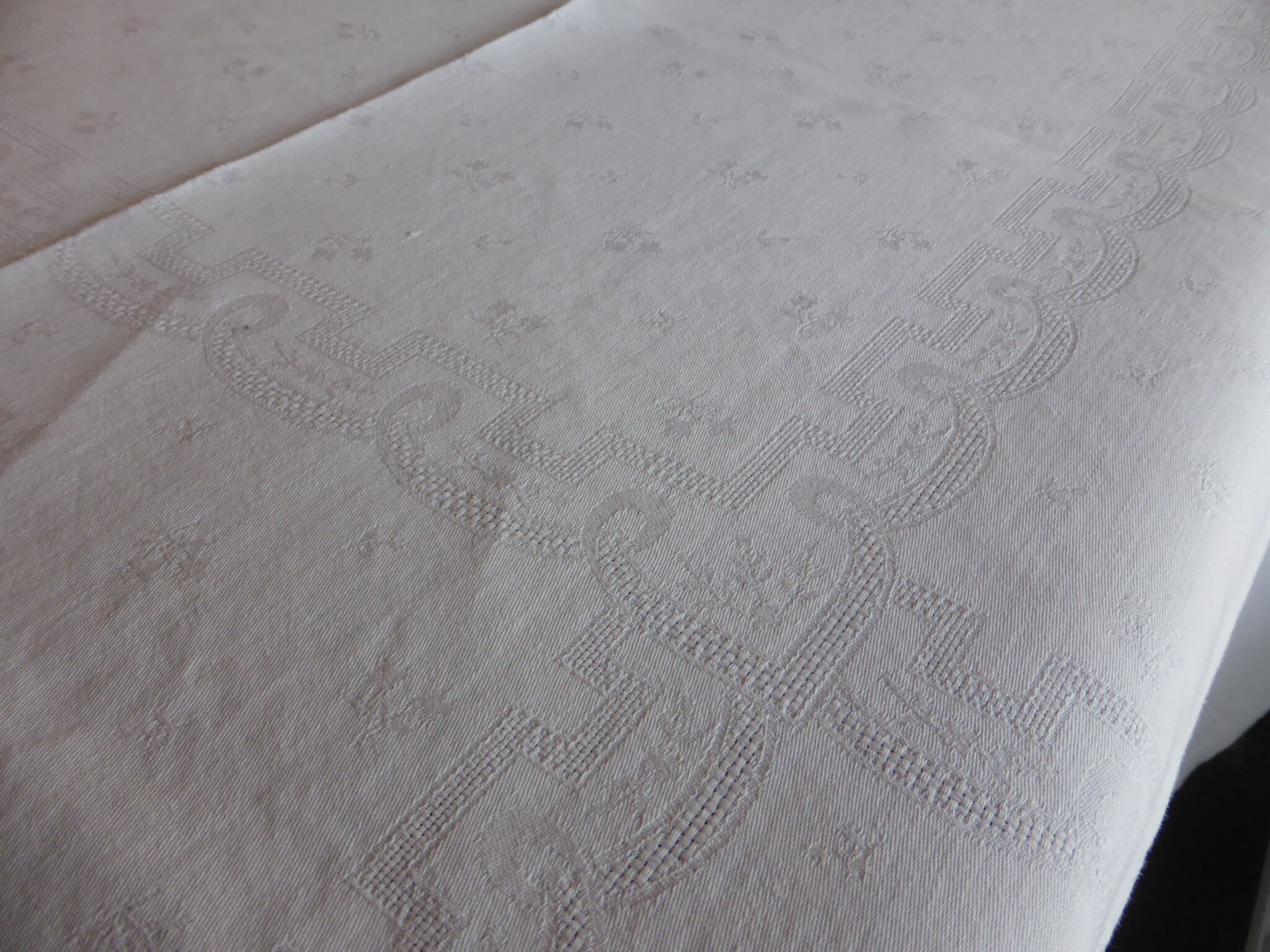 Old coat of 10 white damask towels decorated with ribbon on flower background-Nine-160x225cm